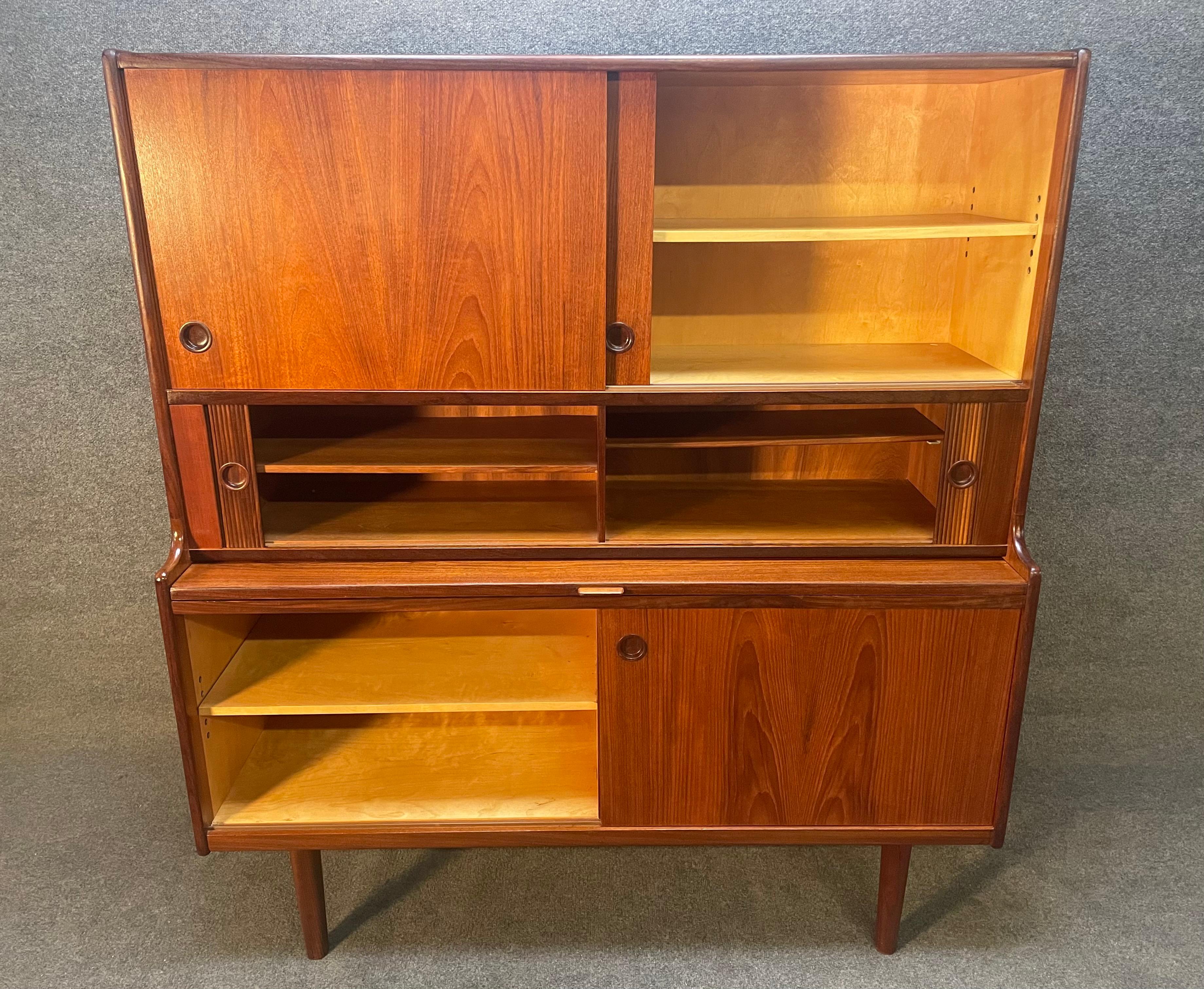 Here is a beautiful Scandinavian modern highboard in teak wood designed by Johannes Andersen and manufactured by Uldum Mobelfabrik in Denmark in the 1960's.
This exquisite piece, recently imported from Europe to California before its refinishing,