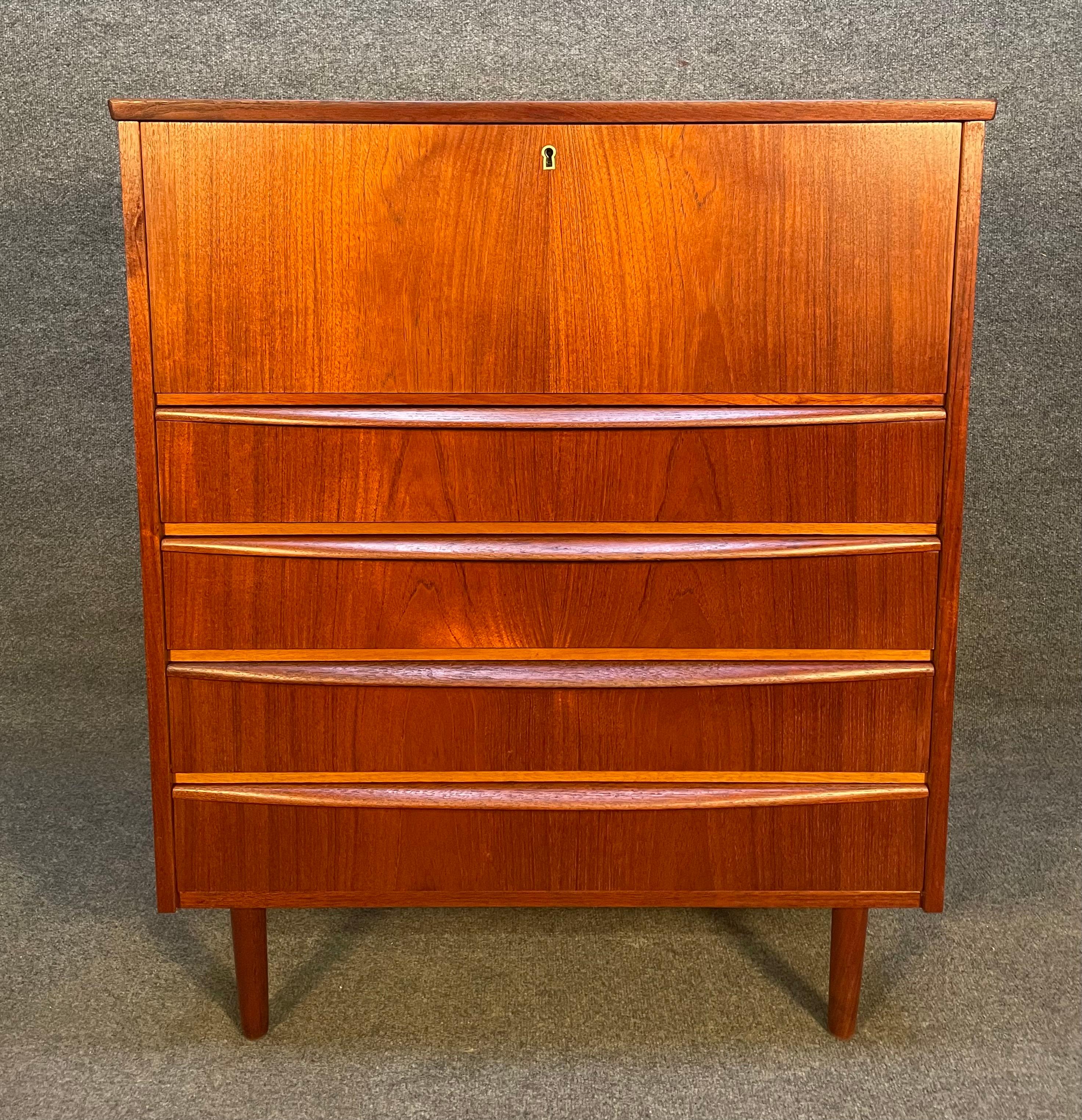 Here is a beautiful Scandinavian modern tall boy dresser - vanity in teak wood manufactured in Denmark in the 1960's.
This versatile piece, recently imported from Europe ton California before its refinishing, features a vibrant wood grain, four