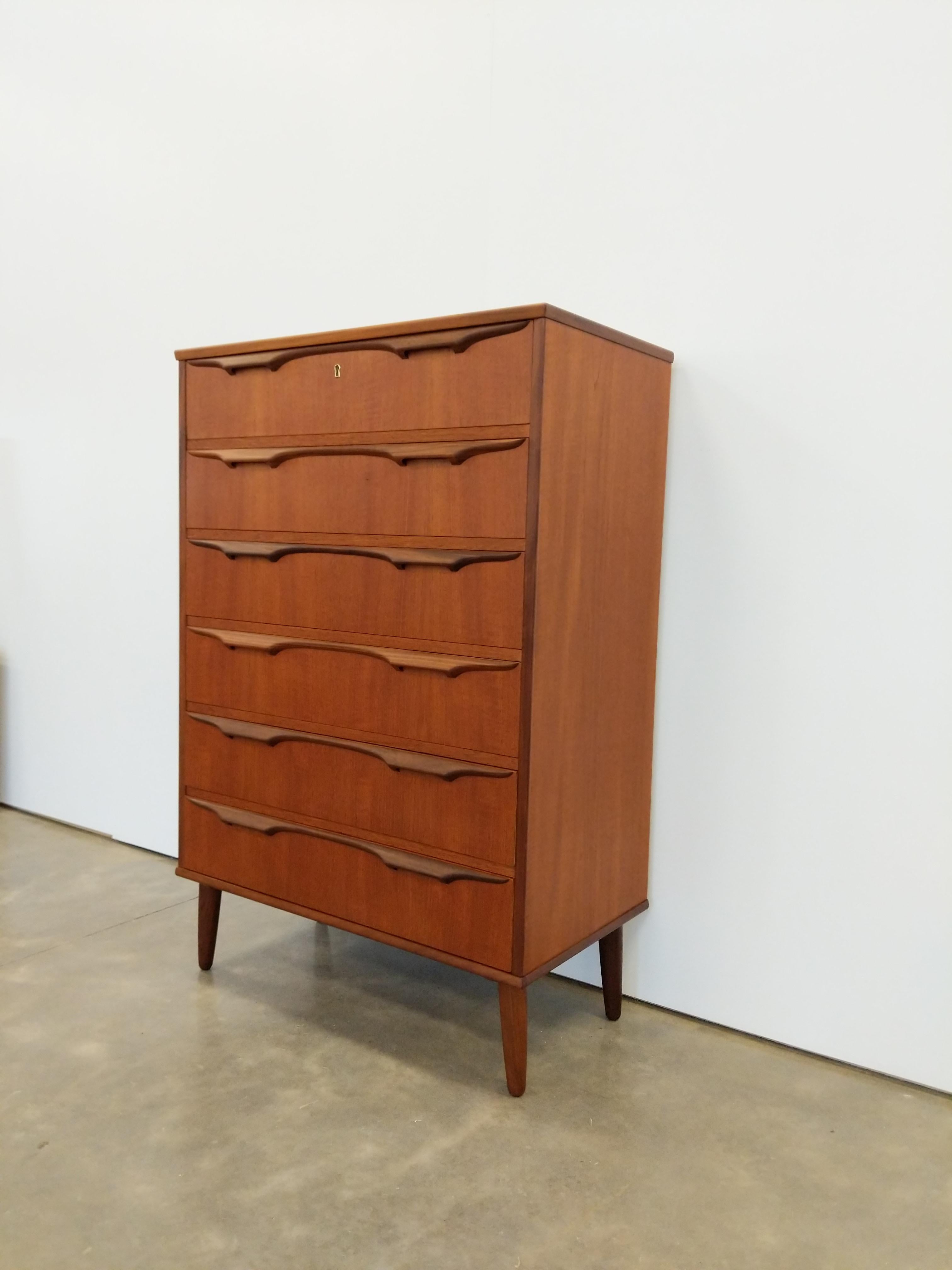 Authentic vintage mid century Danish / Scandinavian Modern teak dresser / chest of drawers.

By Trekanten.

This piece is in excellent refinished condition with very few signs of age-related wear (see photos).

If you would like any additional