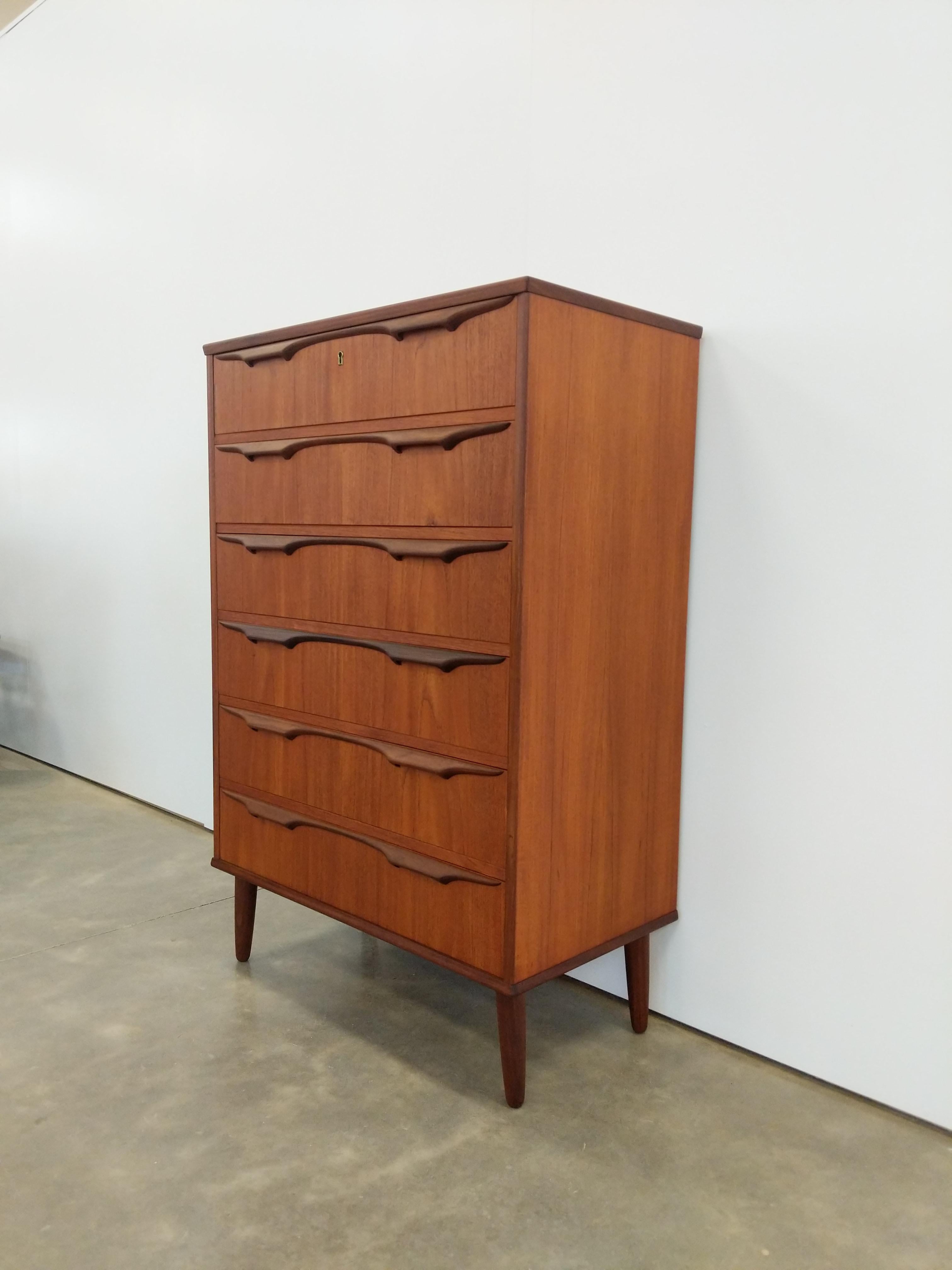 Authentic vintage mid century Danish / Scandinavian Modern teak dresser / chest of drawers.

By Trekanten.

This piece is in excellent refinished condition overall with few signs of age-related wear (see photos).

If you would like any additional