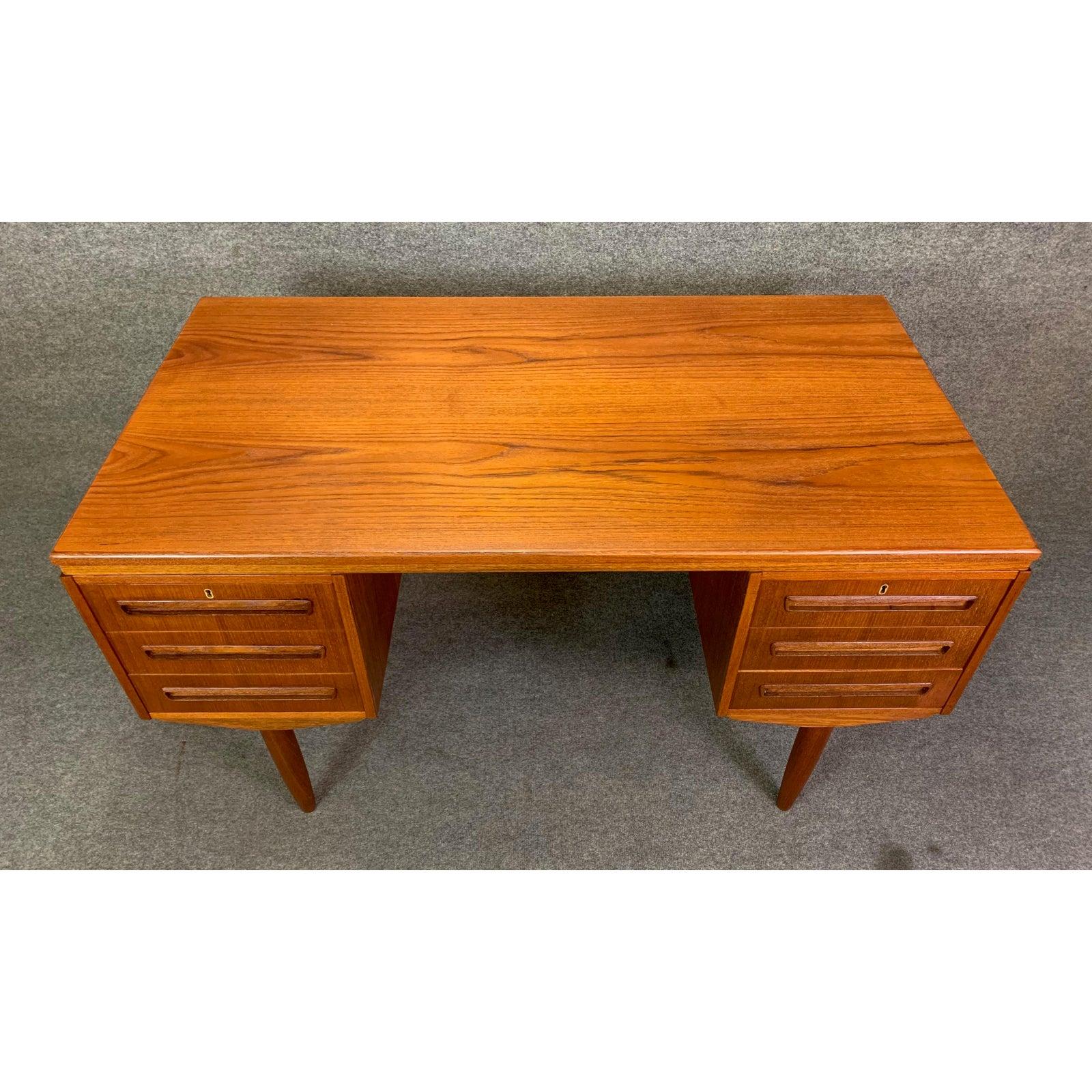 Vintage Danish Mid-Century Modern Teak Writing Desk by J. Svenstrup for AP Moble In Good Condition In San Marcos, CA