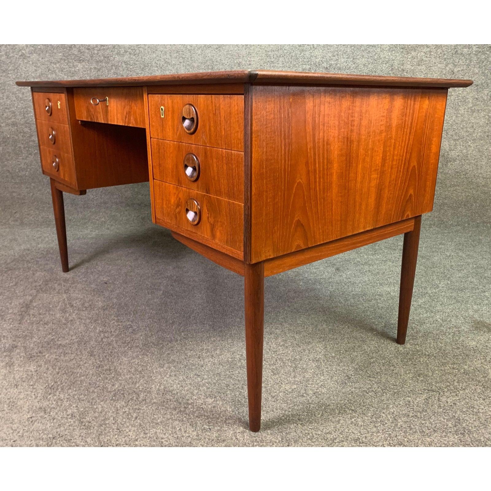 Vintage Danish Mid-Century Modern Teak Writing Desk in the Manner of Arne Vodder 4