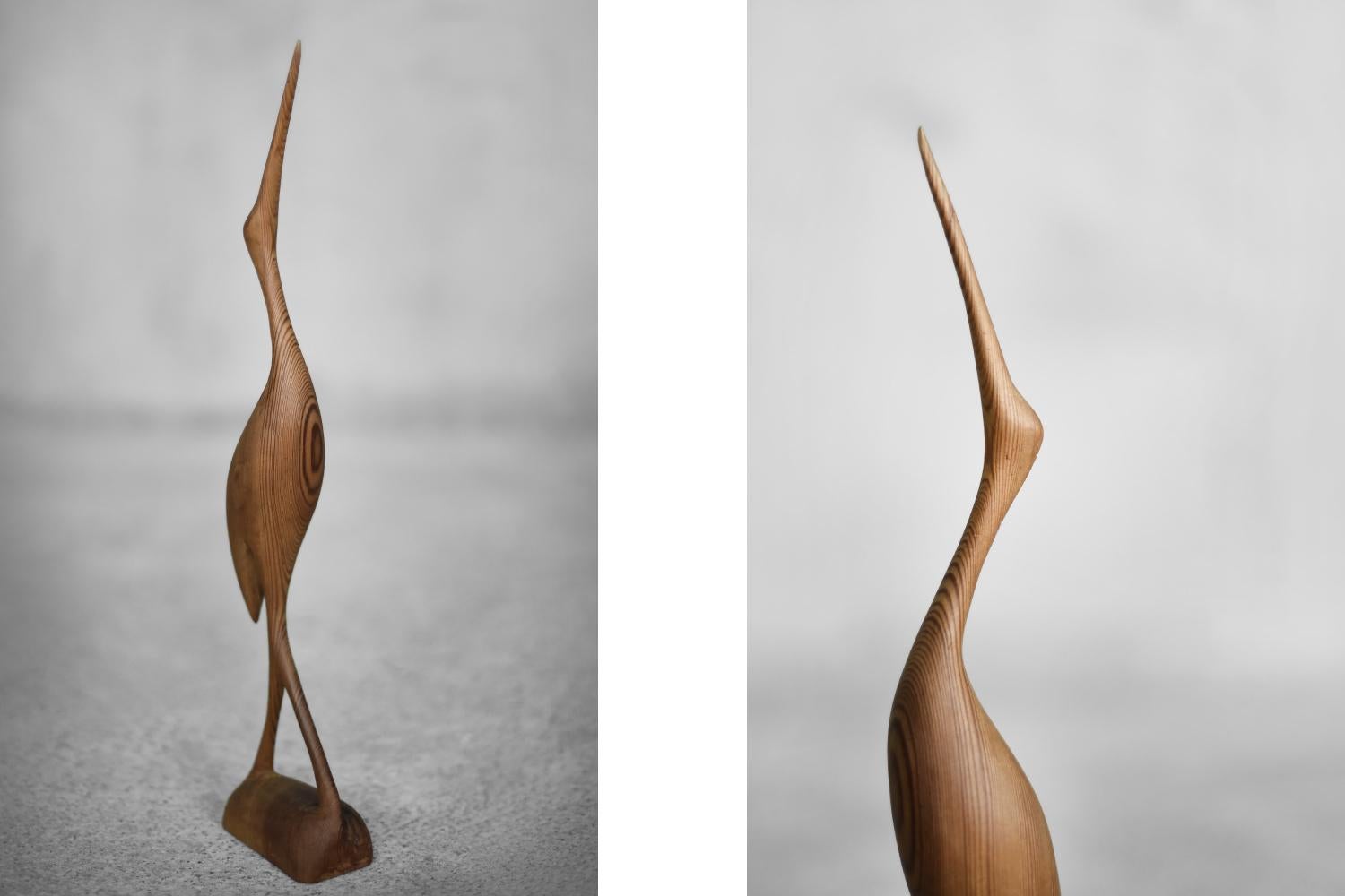 Questa statuetta della Gru in legno è stata prodotta in Danimarca negli anni '60. Realizzato a mano in legno di alta qualità levigato e liscio, con ricche venature visibili su tutta la superficie. La forma minimalista con dettagli semplificati
