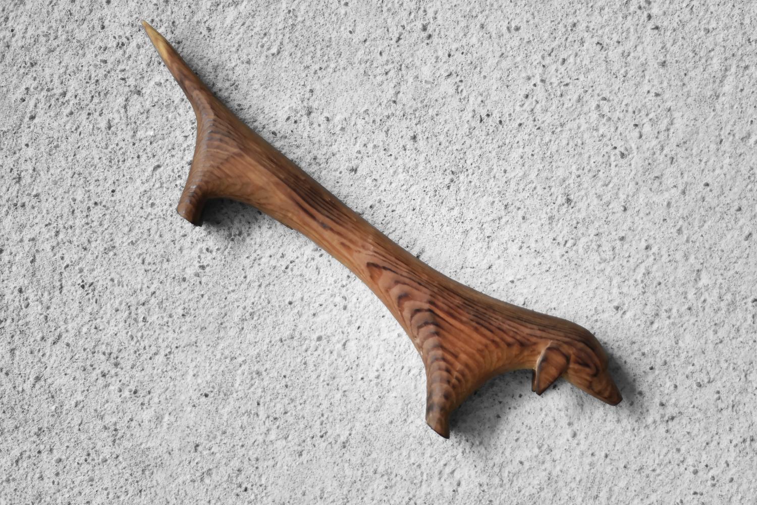 Metà XX secolo Figurina di bassotto in legno danese d'epoca della metà del secolo scorso, anni '60 in vendita