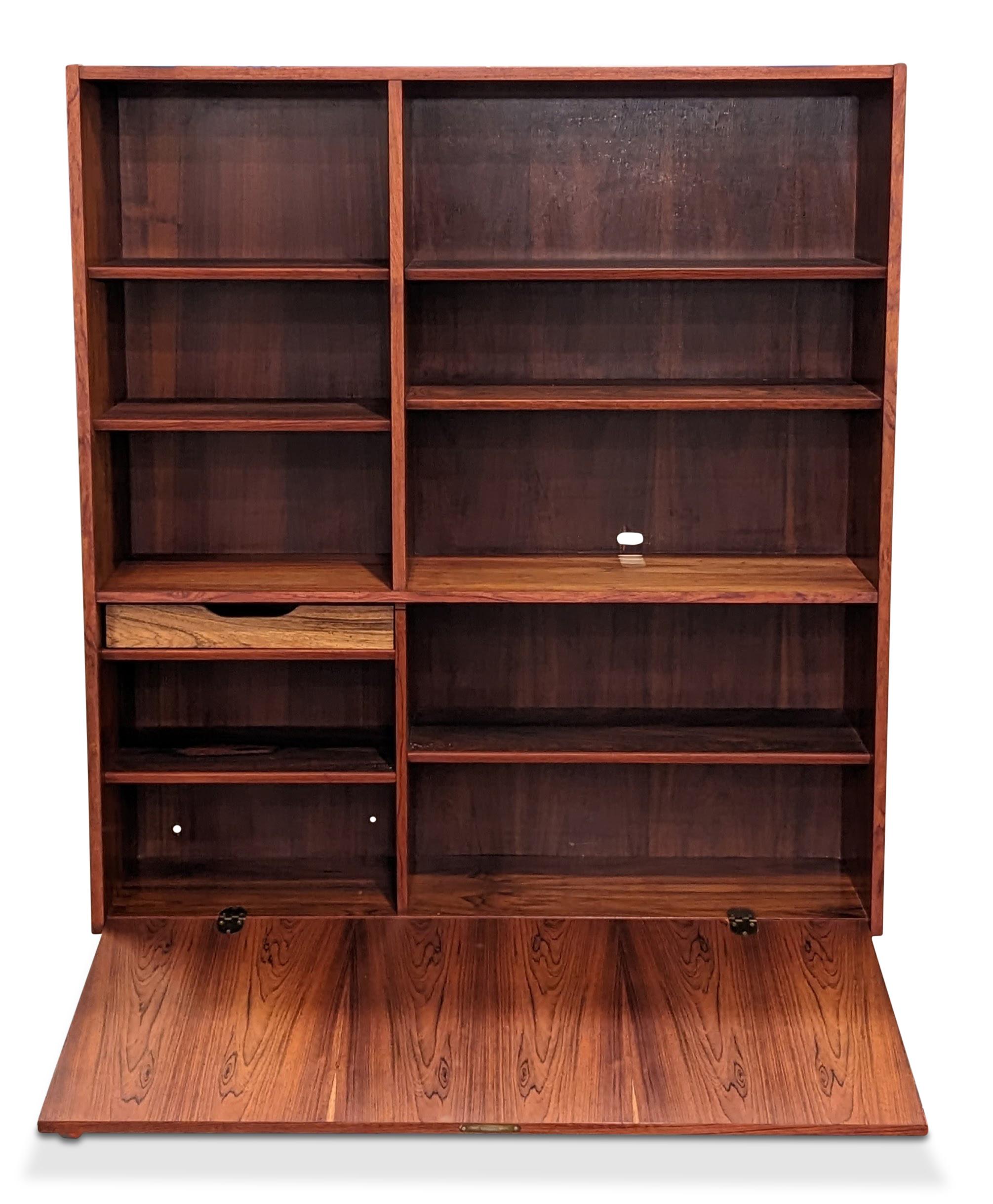 Vintage Danish Mid Century Rosewood Bookcase, 012302 In Good Condition In Jersey City, NJ