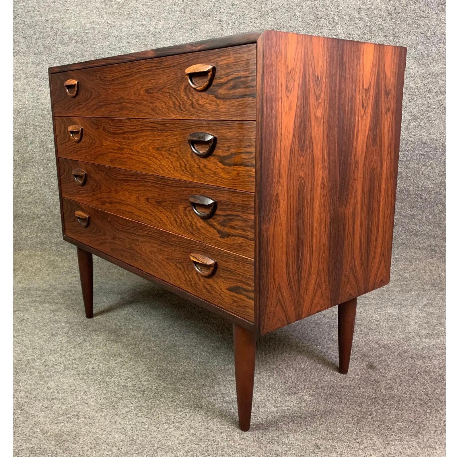 Vintage Danish Mid-Century Rosewood Chest of Drawers Dresser In Good Condition For Sale In San Marcos, CA