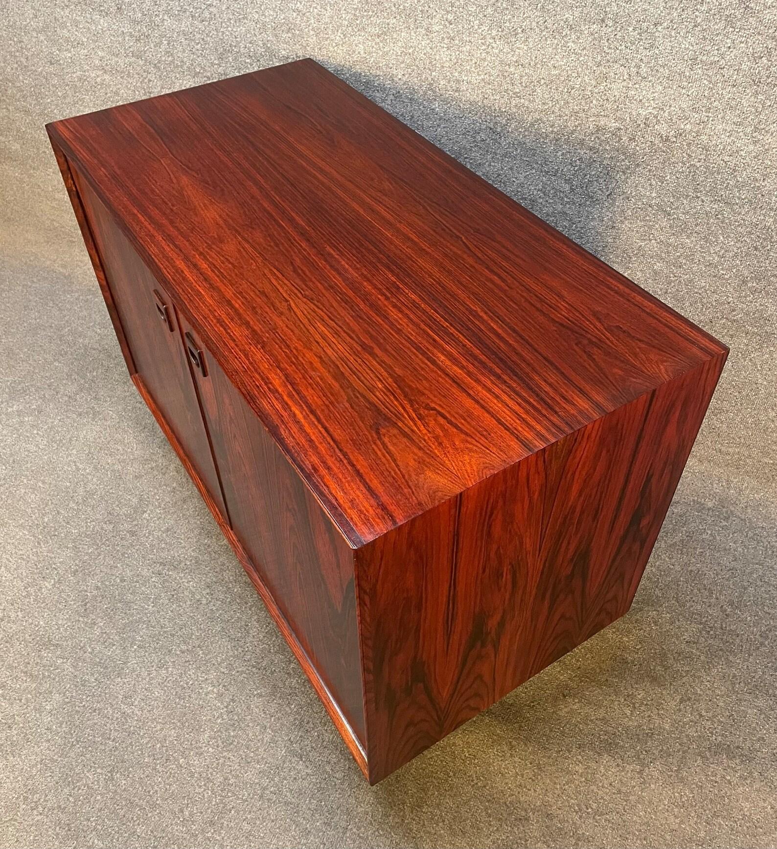 Here is a beautiful scandinavian modern cabinet in Brazilian rosewood manufactured by Brouer Moblefabrik in Denmark in the 1960's. This lovely piece, recently imported from Europe to California before its refinishing, features a vibrant wood grain,