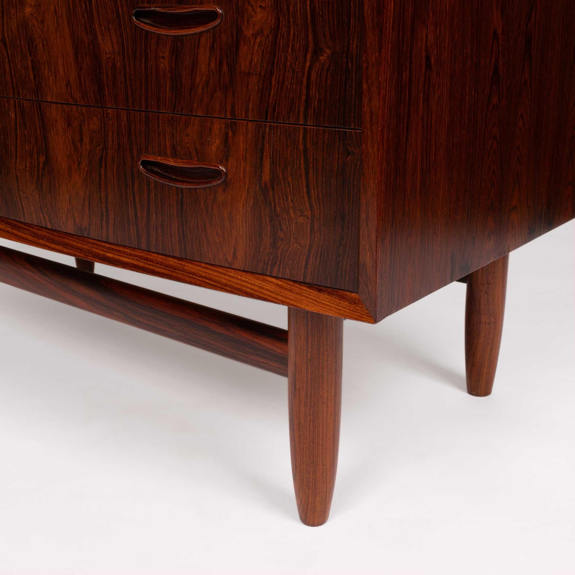 Bois de rose Commode vintage danoise en bois de rose du milieu du siècle 1960 en vente