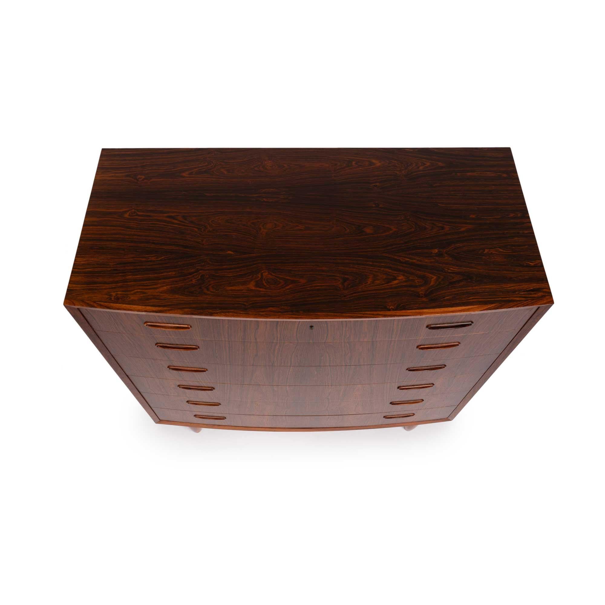 Commode vintage danoise en bois de rose du milieu du siècle 1960 en vente 1