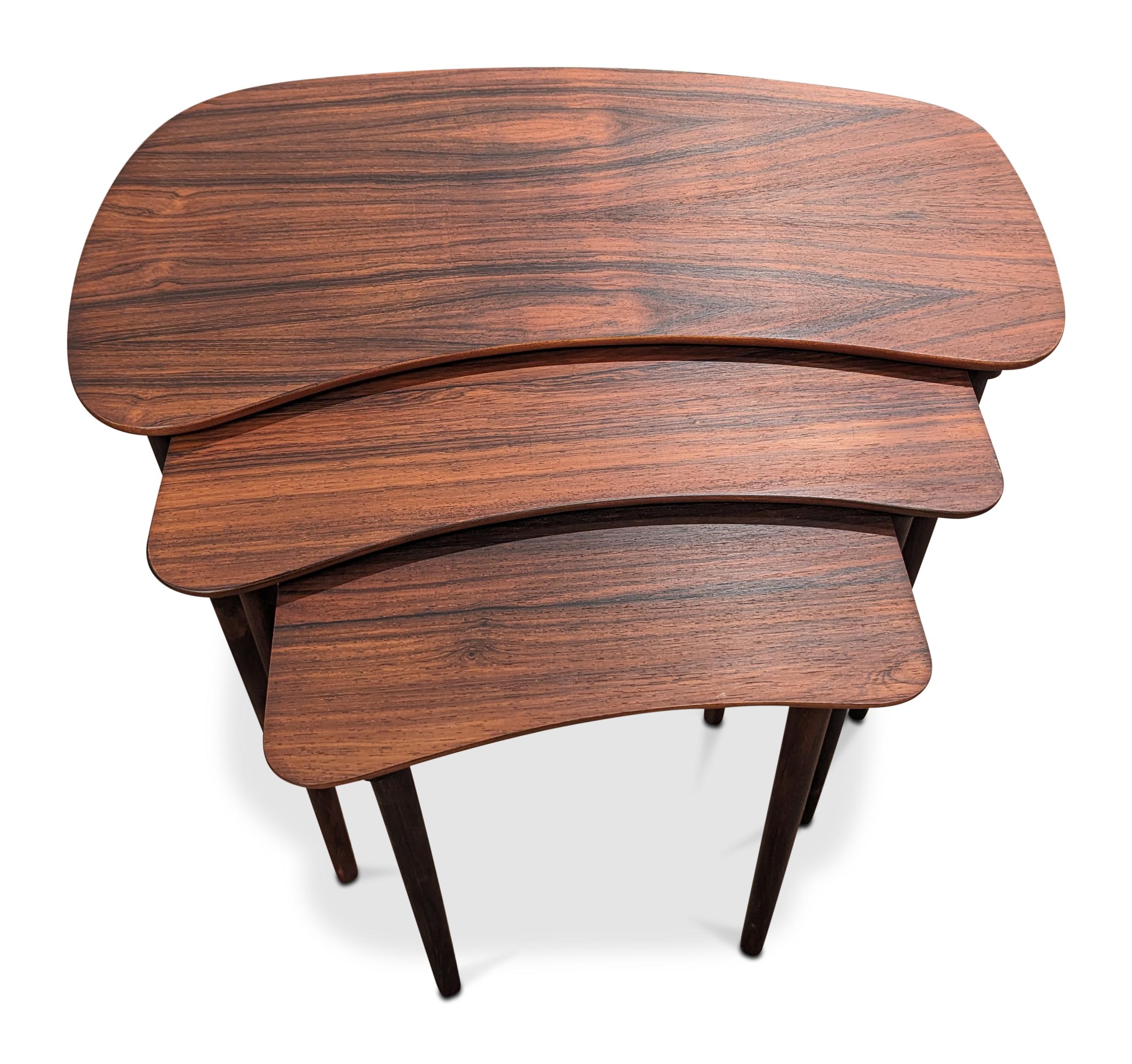 Vintage Danish Mid Century Rosewood Kidney Shaped Nesting Tables - 0224120 In Good Condition In Jersey City, NJ