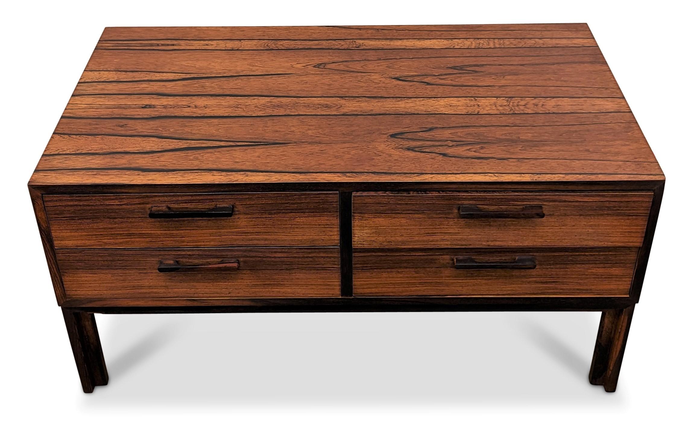 Vintage Danish Mid Century Rosewood Low Boy Dresser, 022302 In Good Condition For Sale In Jersey City, NJ