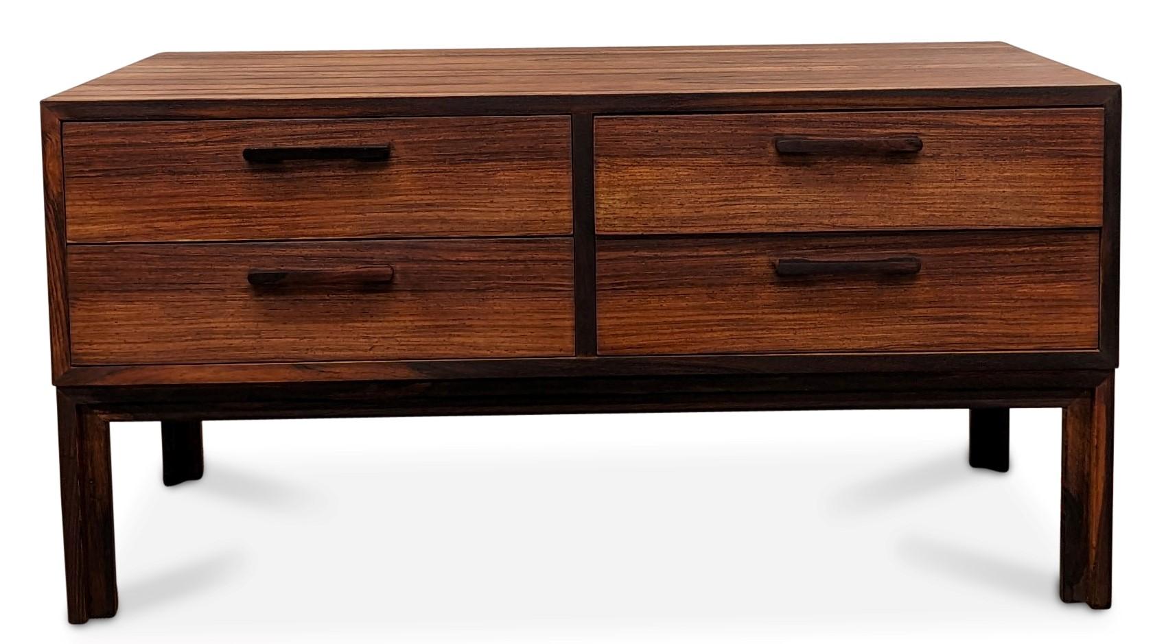 Vintage Danish Mid Century Rosewood Low Boy Dresser, 022302 For Sale 1