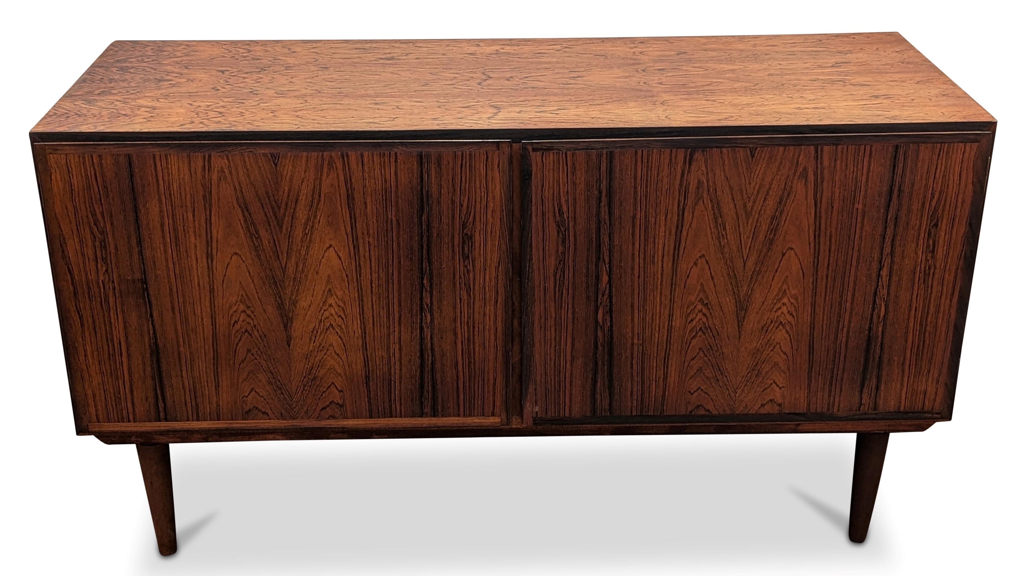 Vintage Danish Mid-Century Rosewood Media Unit / Cabinet, 112250 In Good Condition In Jersey City, NJ