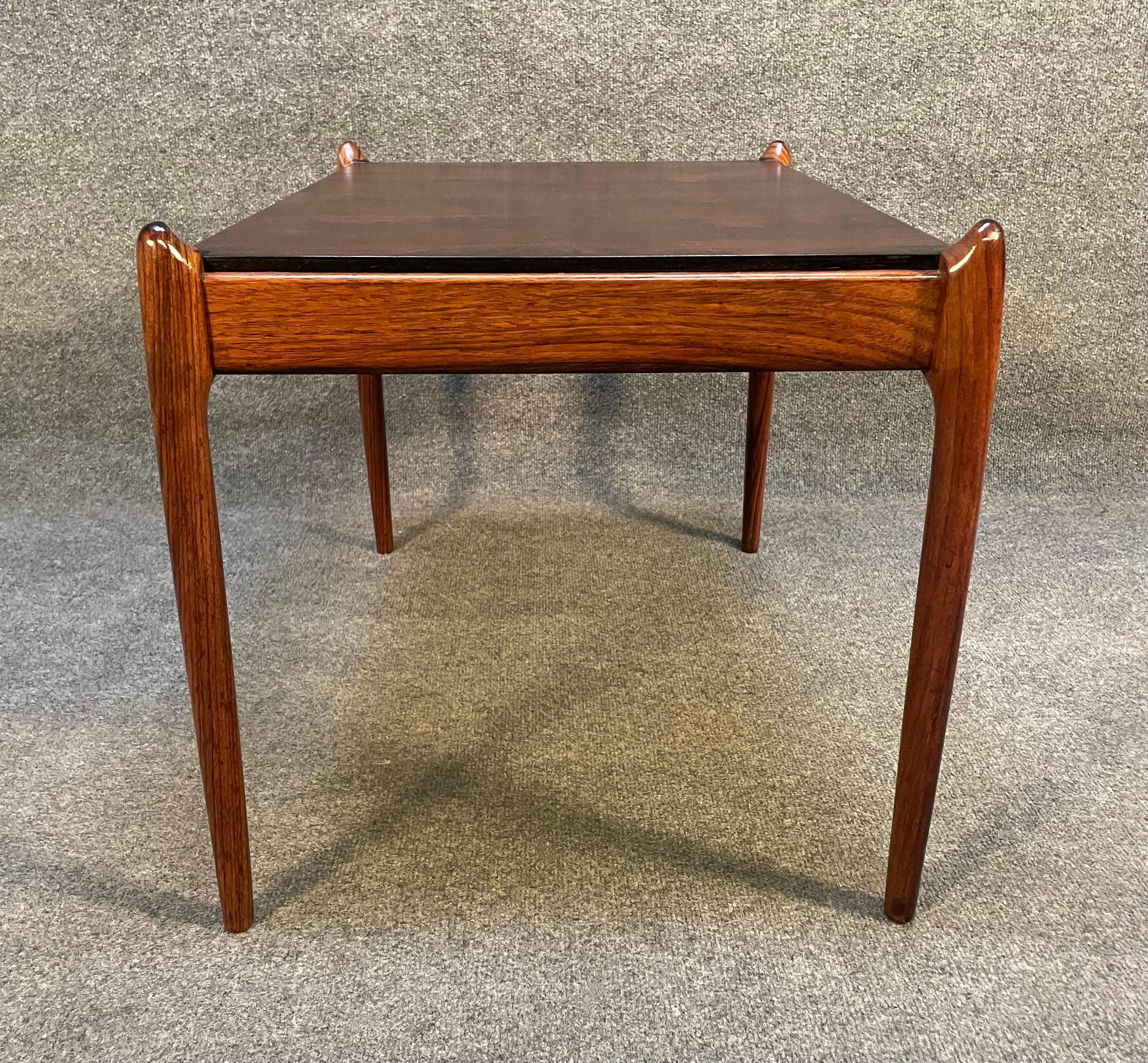 Here is a beautiful and rare end table in rosewood designed by N.Ø Moller and manufactured by J.L. Moller in Denmark isn the 1960's.
This exquisite small table, recently imported from Europe to California before its refinishing, features a vibrant
