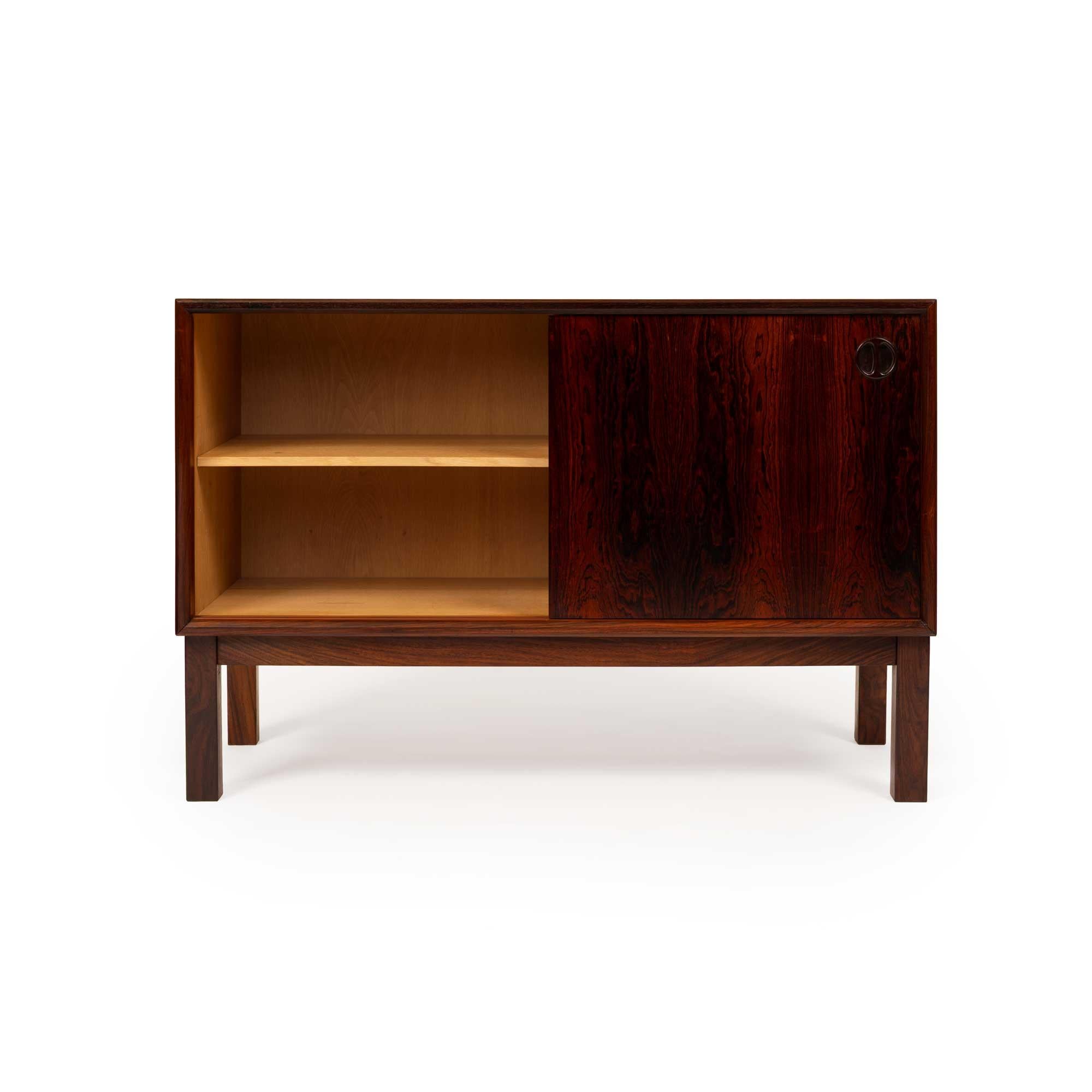 Mid-Century Modern Crédence vintage danoise du milieu du siècle en palissandre à deux portes en vente