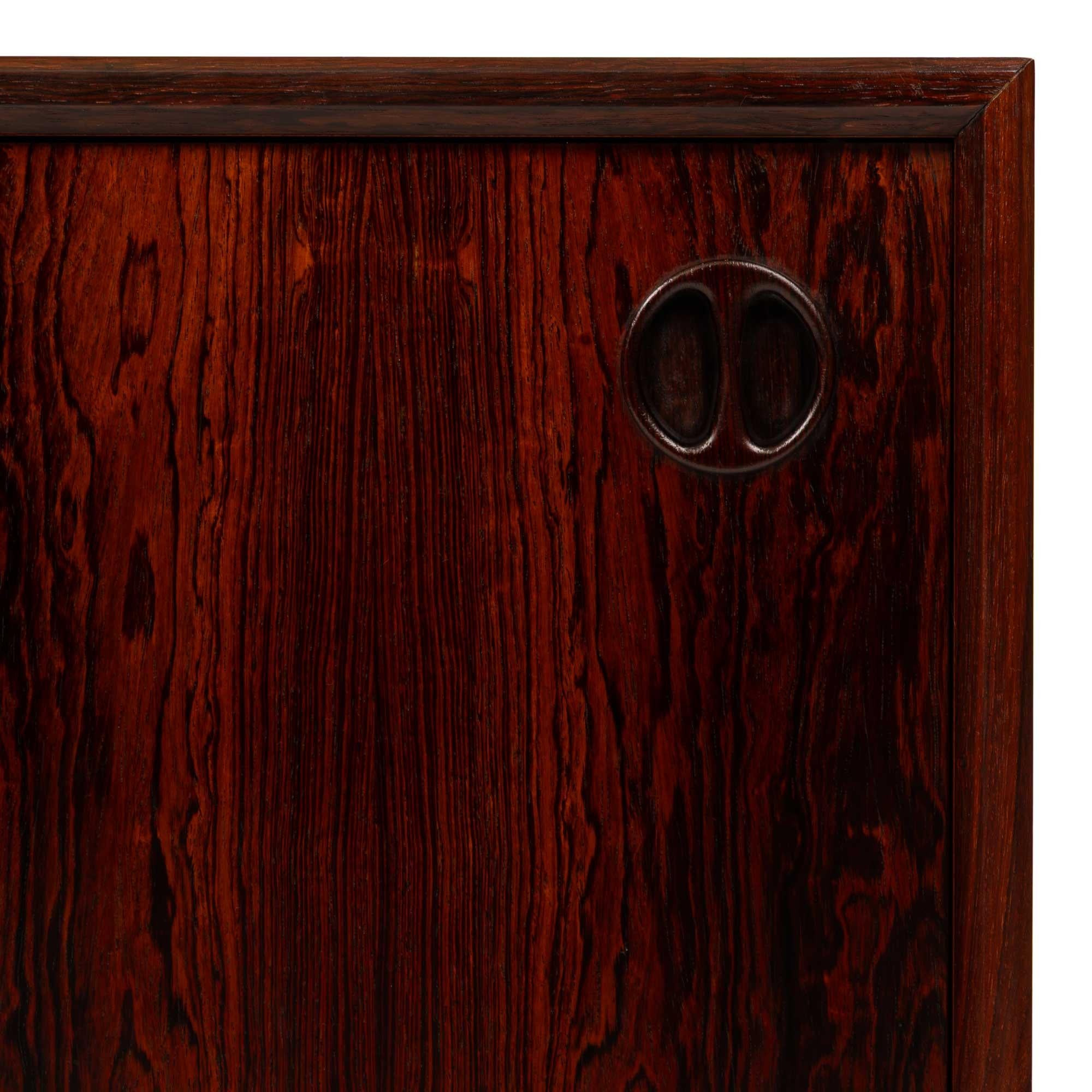 Bois de rose Crédence vintage danoise du milieu du siècle en palissandre à deux portes en vente