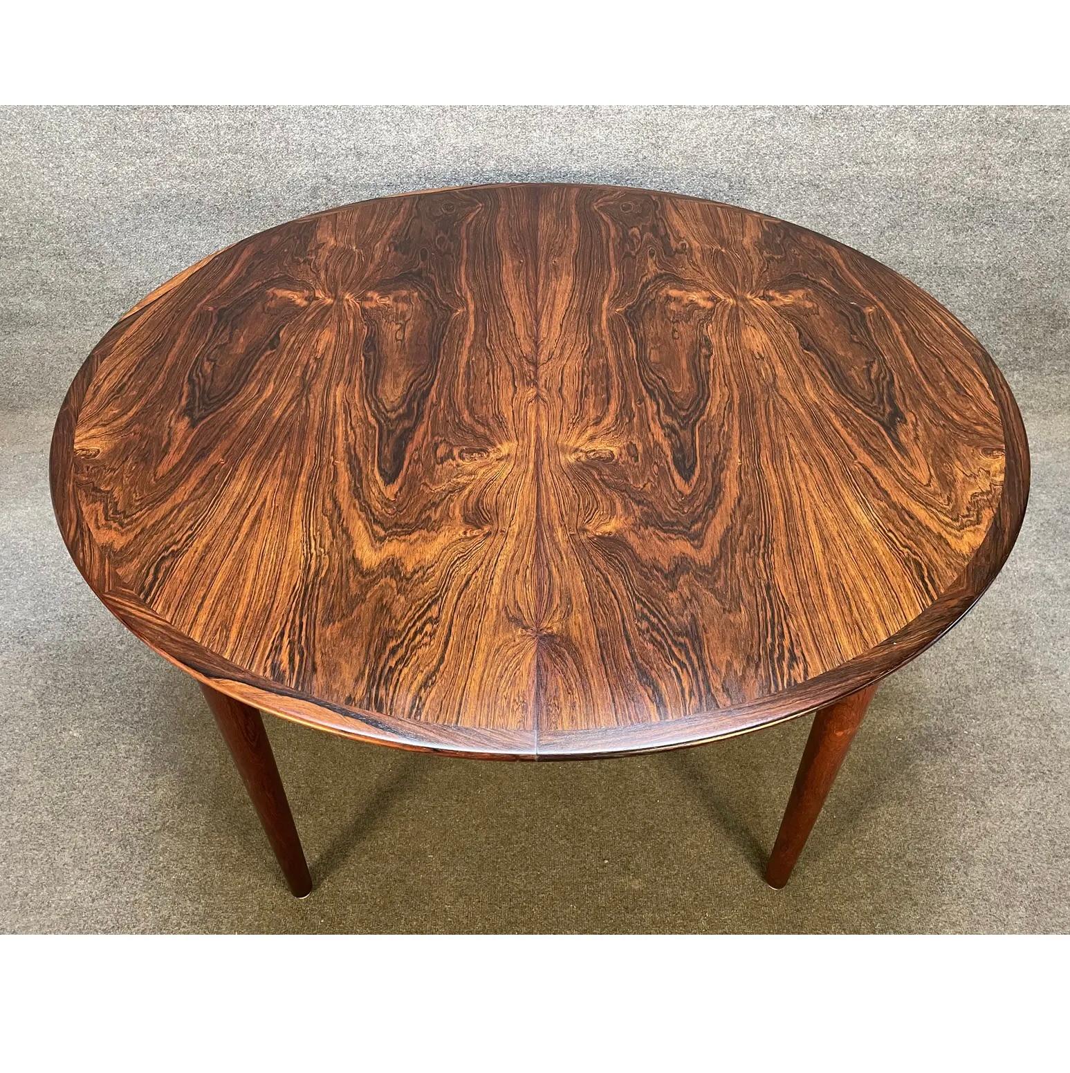 Vintage Danish Mid Century Round Rosewood Dining Table In Good Condition In San Marcos, CA