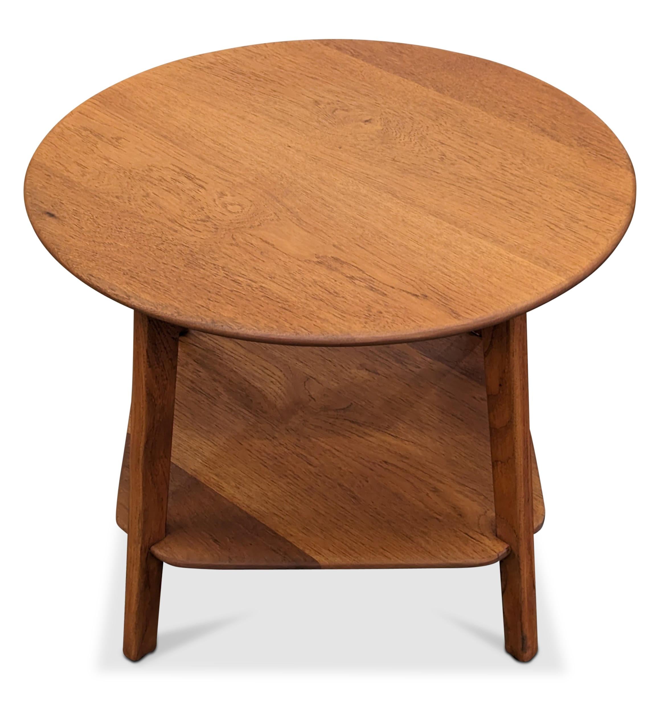 Vintage Danish Midcentury Round Teak Side Table, 022356 In Good Condition In Jersey City, NJ