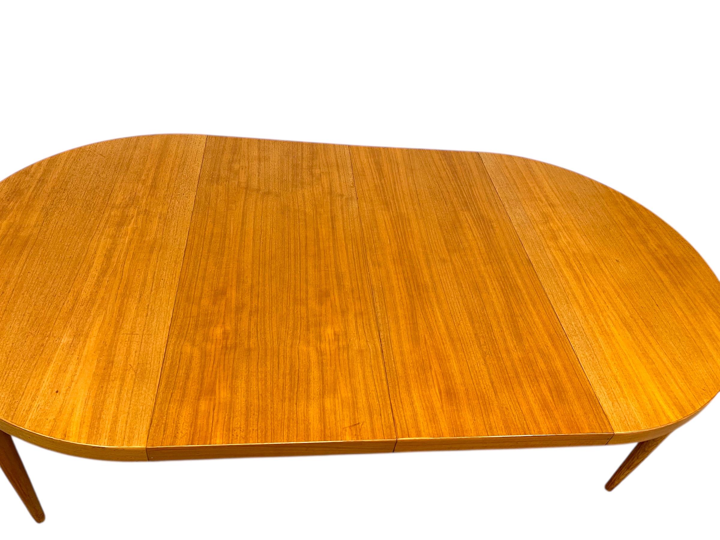Vintage Danish Mid-Century Round to Oval Dining Table by Skovmand & Anderson en venta 4