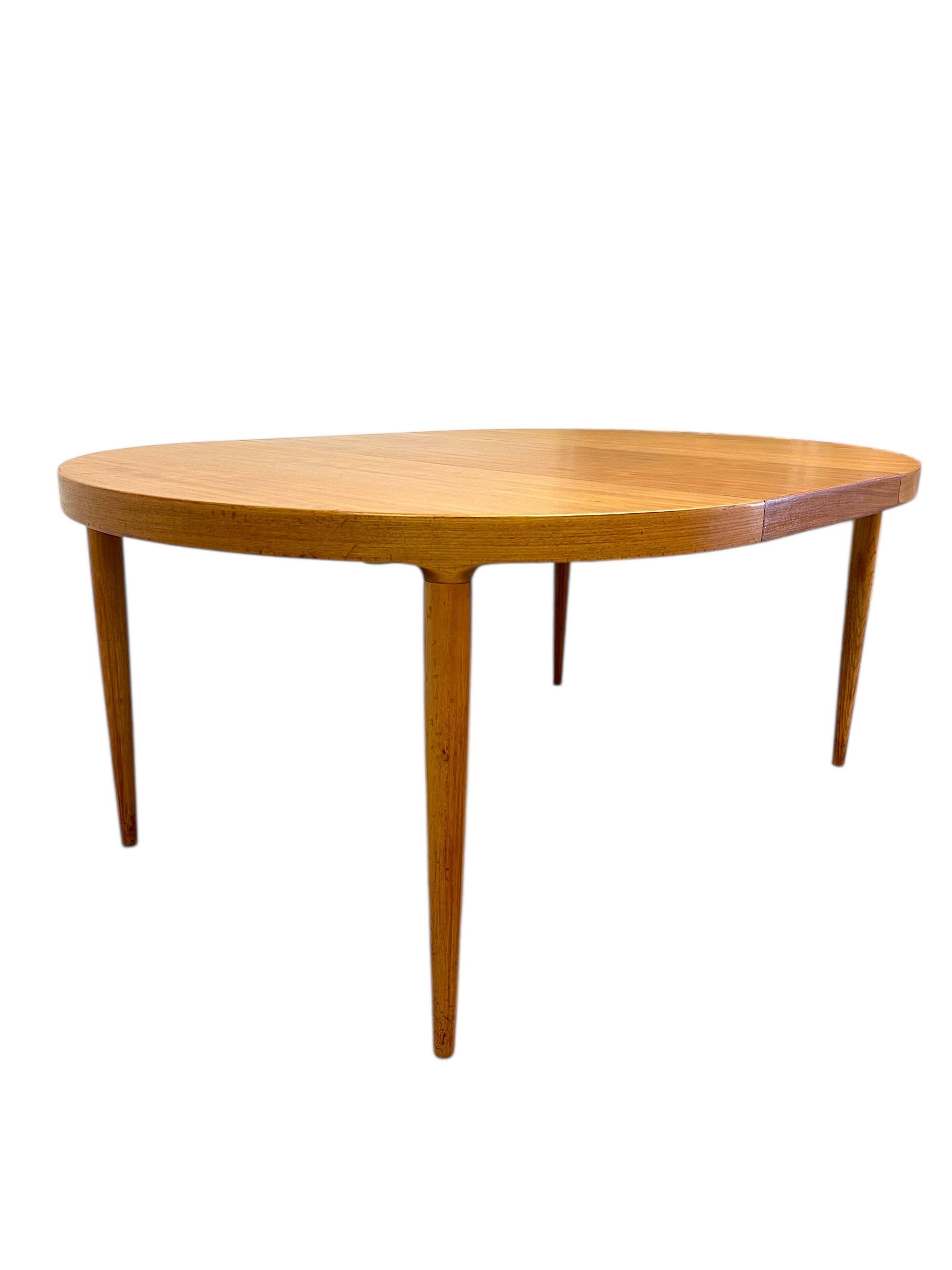 Vintage Danish Mid-Century Round to Oval Dining Table by Skovmand & Anderson finales del siglo XX en venta