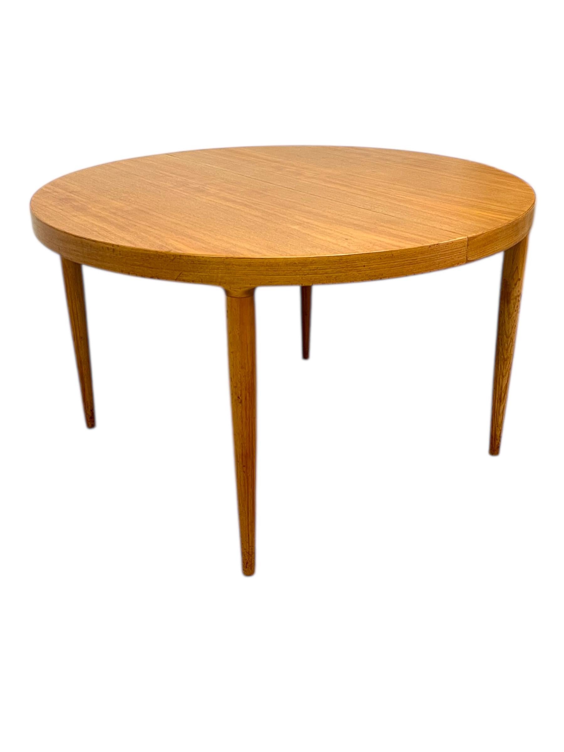 Vintage Danish Mid-Century Round to Oval Dining Table by Skovmand & Anderson en venta 1