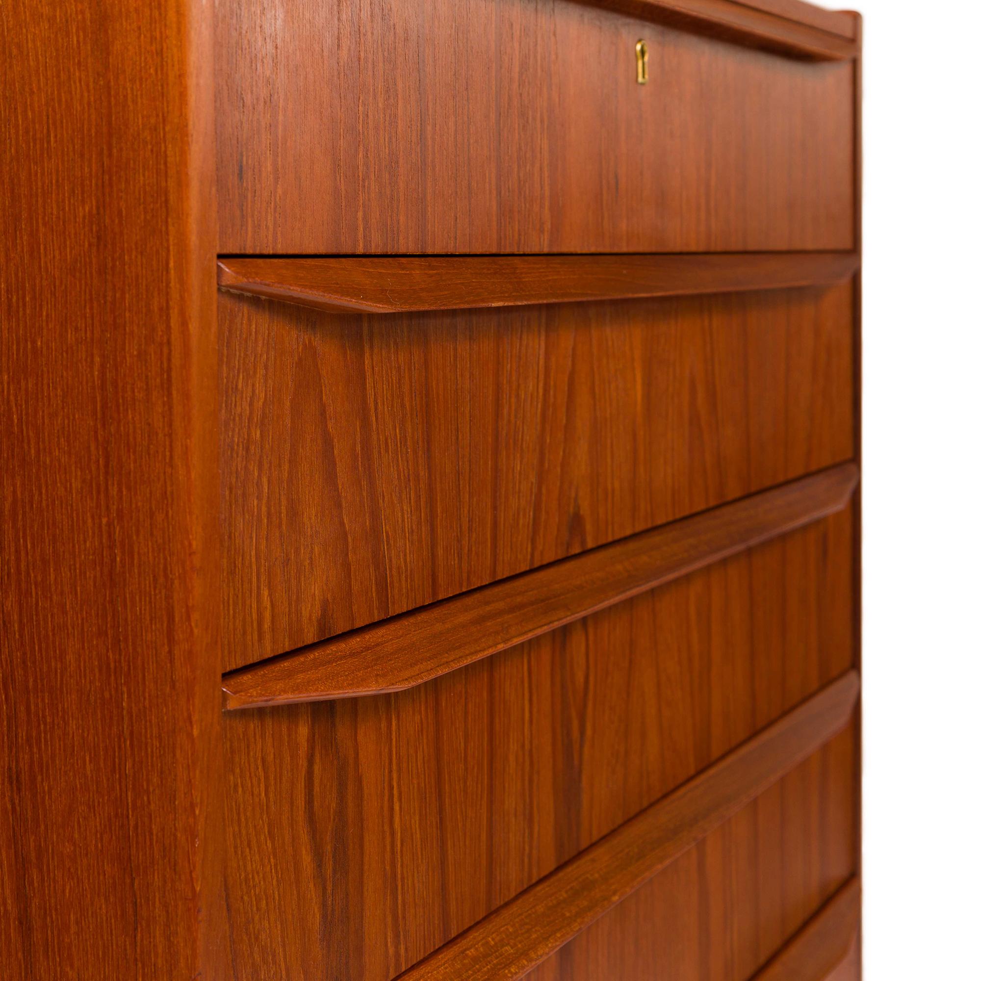 Tallboy danés vintage de seis cajones de teca de mediados de siglo 1960 2