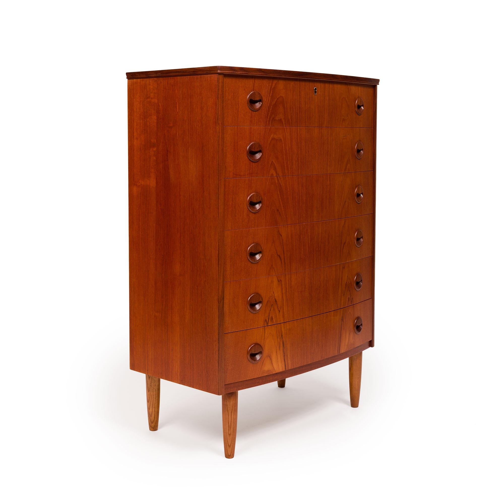 Mid-Century Modern Vintage Danish Mid-Century Tallboy Dresser à six tiroirs en teck 1960s en vente
