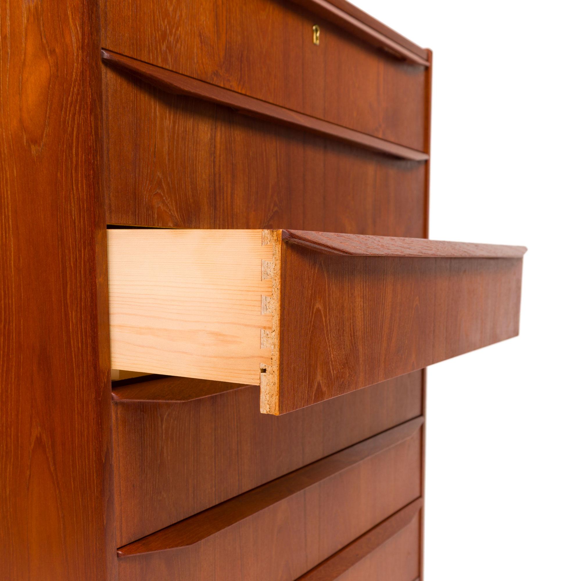 Cassettone danese d'epoca a sei cassetti in teak 1960s In condizioni buone in vendita a Emeryville, CA