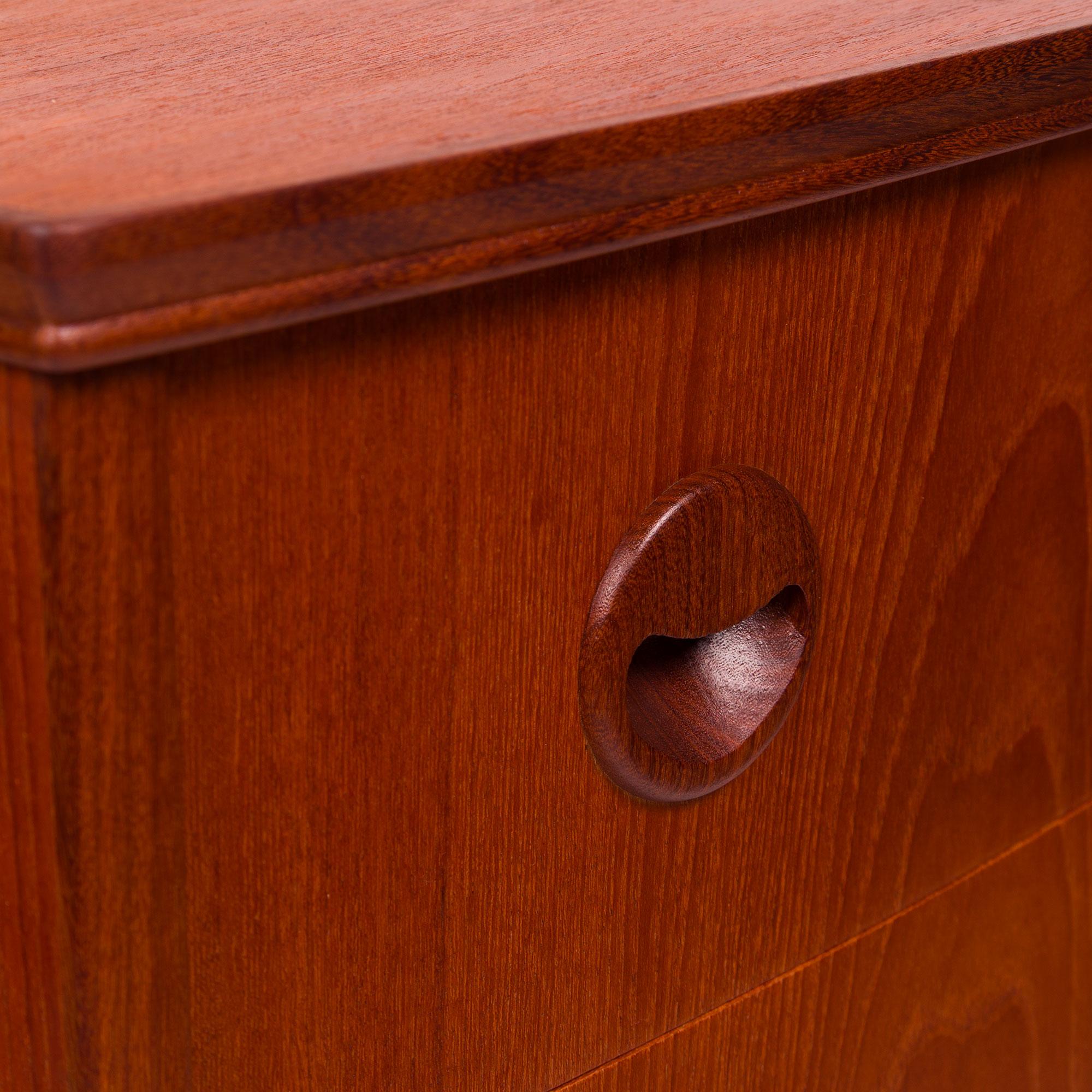 Vintage Danish Mid-Century Tallboy Dresser à six tiroirs en teck 1960s en vente 1