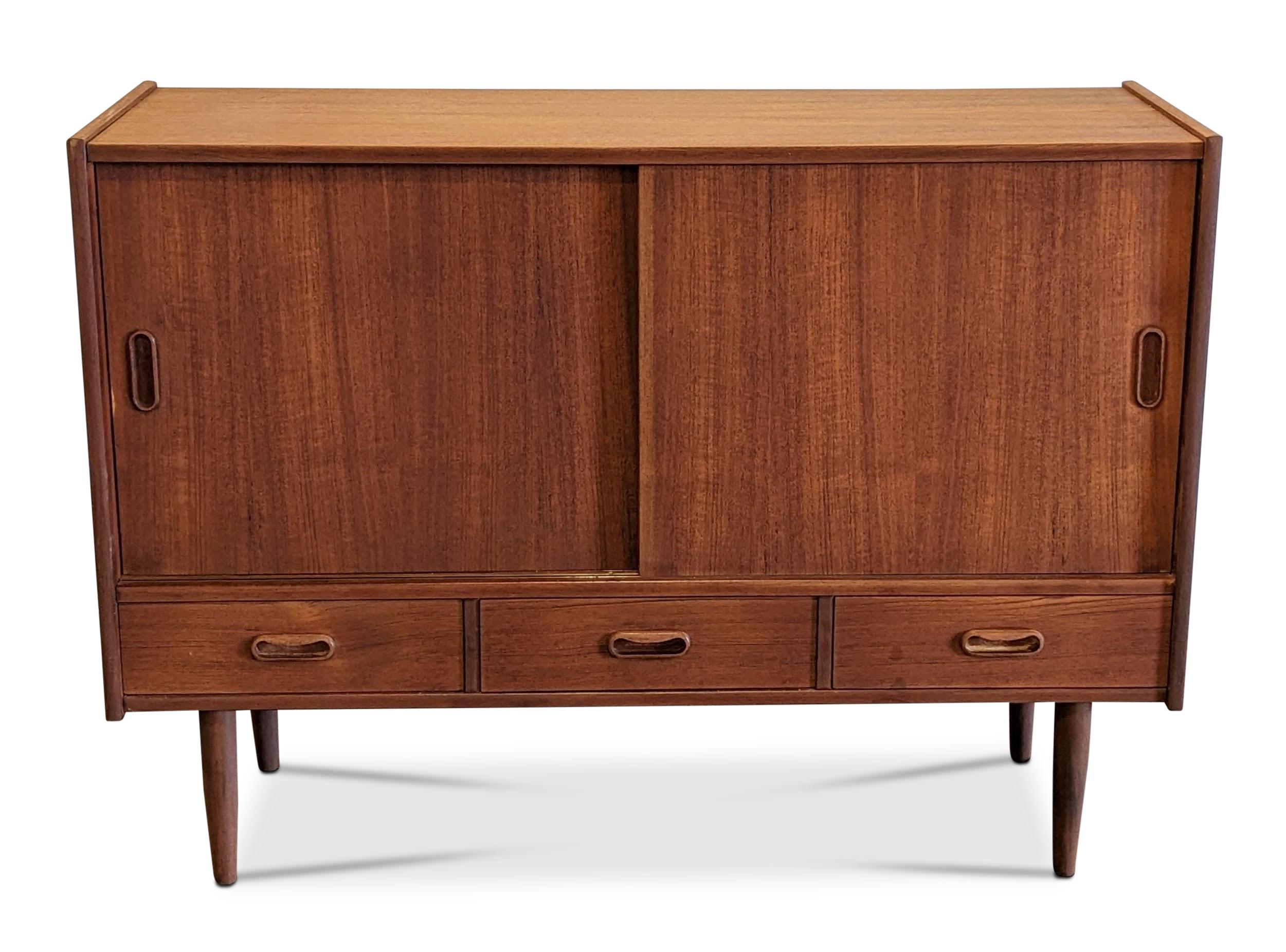 Mid-Century Modern Vintage Danish Midcentury Small Teak Sideboard, 042355