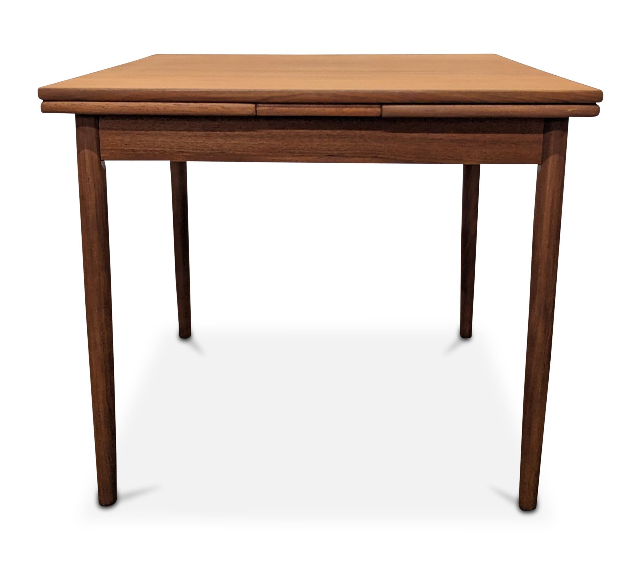 Has a small discoloration on one leaf

Dining table with two hidden leaves you pull out from under the top

Dimensions 28.5 