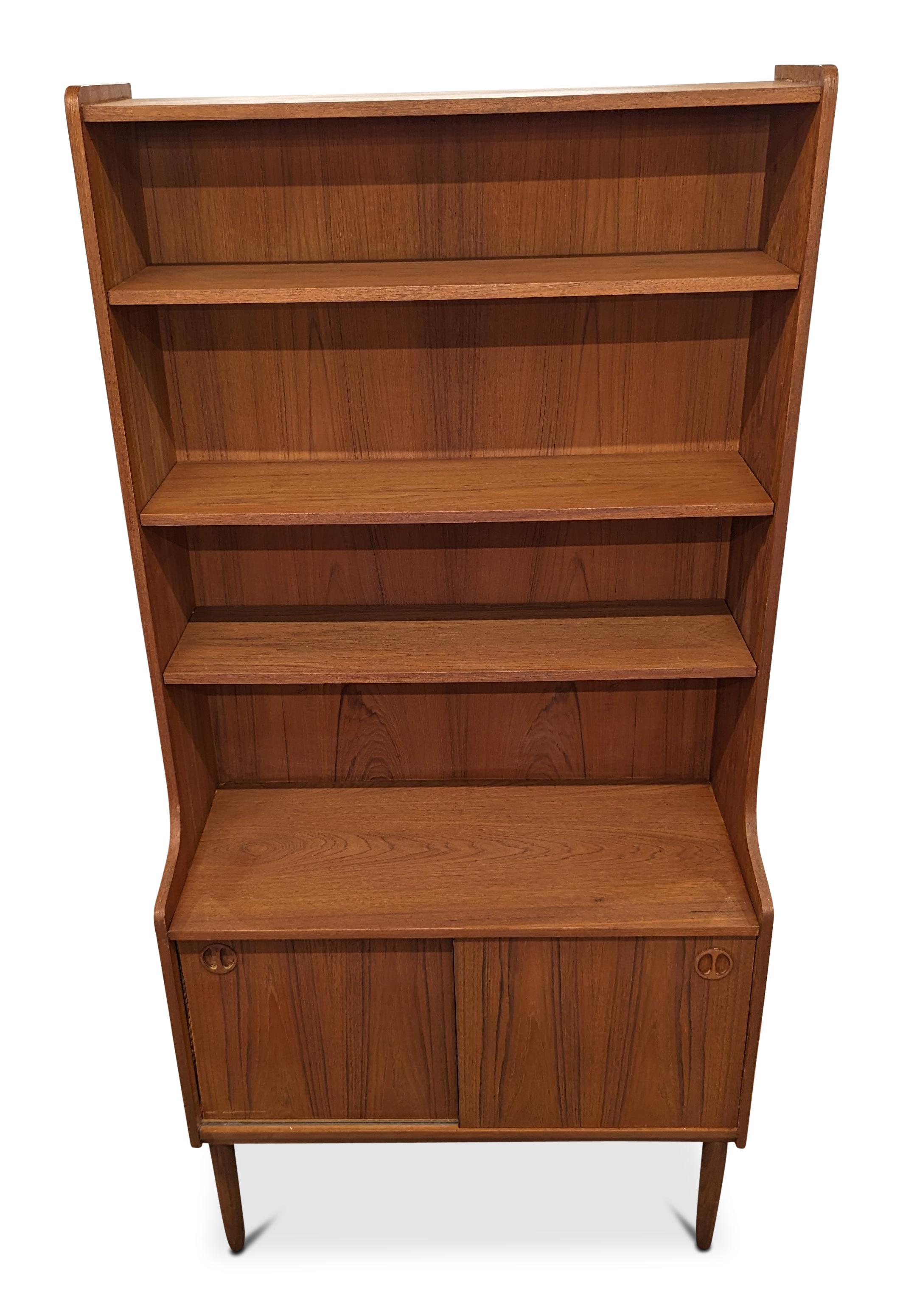 Vintage Danish Mid Century Teak Bookcase - 022403 In Good Condition For Sale In Brooklyn, NY