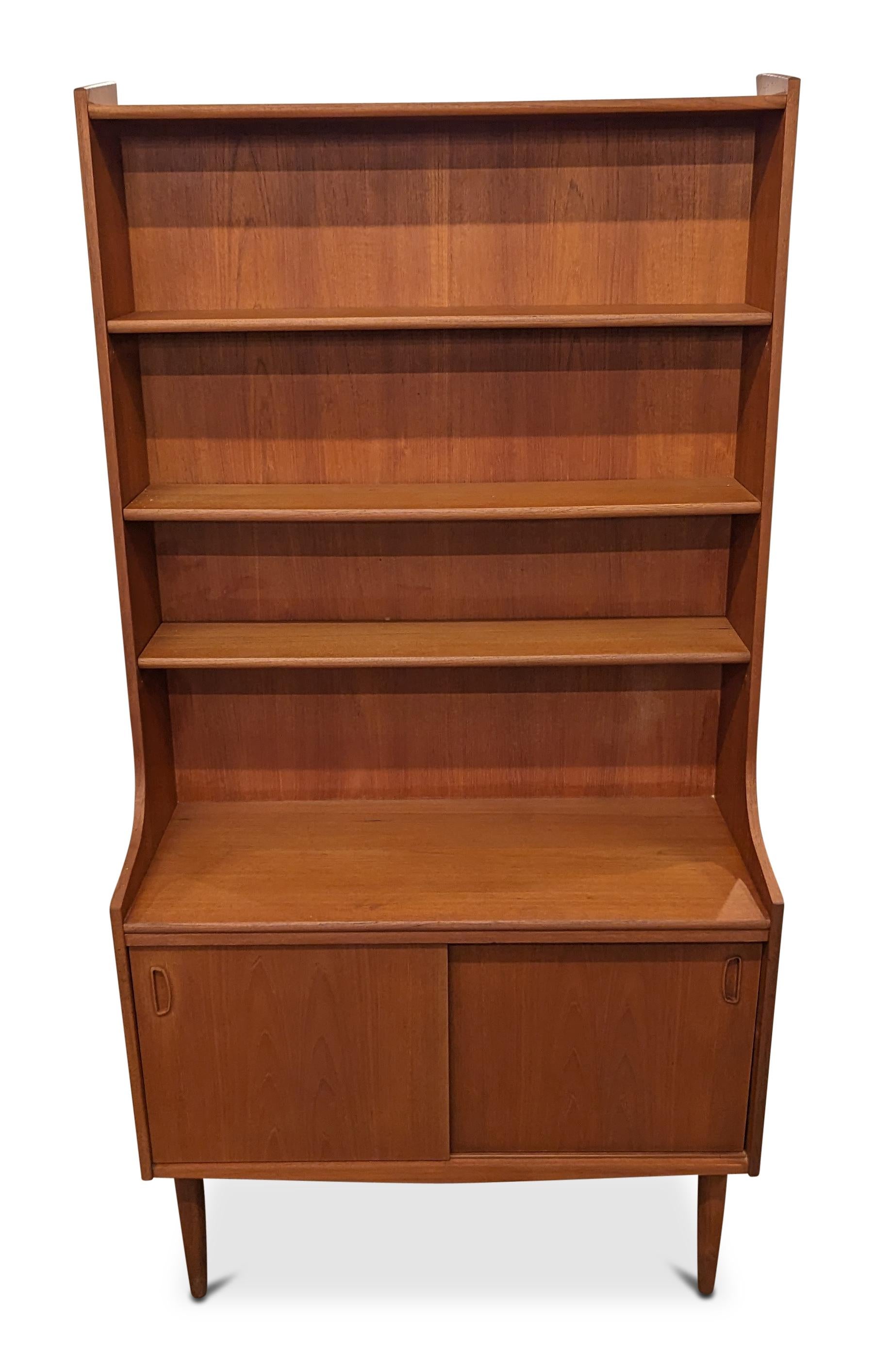 Vintage Danish Mid Century Teak Bookcase - 022411 In Good Condition For Sale In Jersey City, NJ