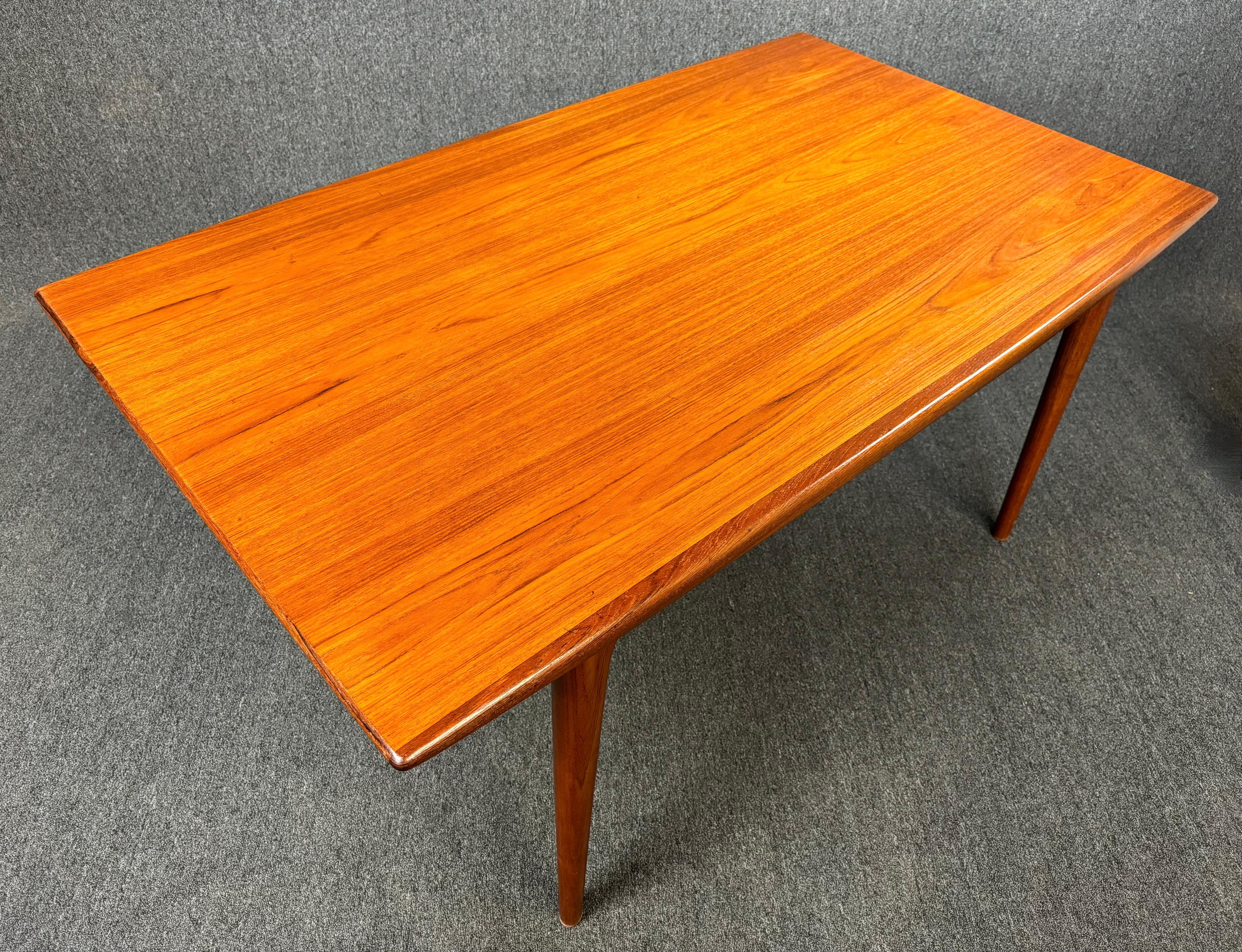 Dänischer Vintage-Esstisch „Boomerang“ aus Teakholz von Alfred Christensen aus der Mitte des Jahrhunderts im Zustand „Gut“ im Angebot in San Marcos, CA