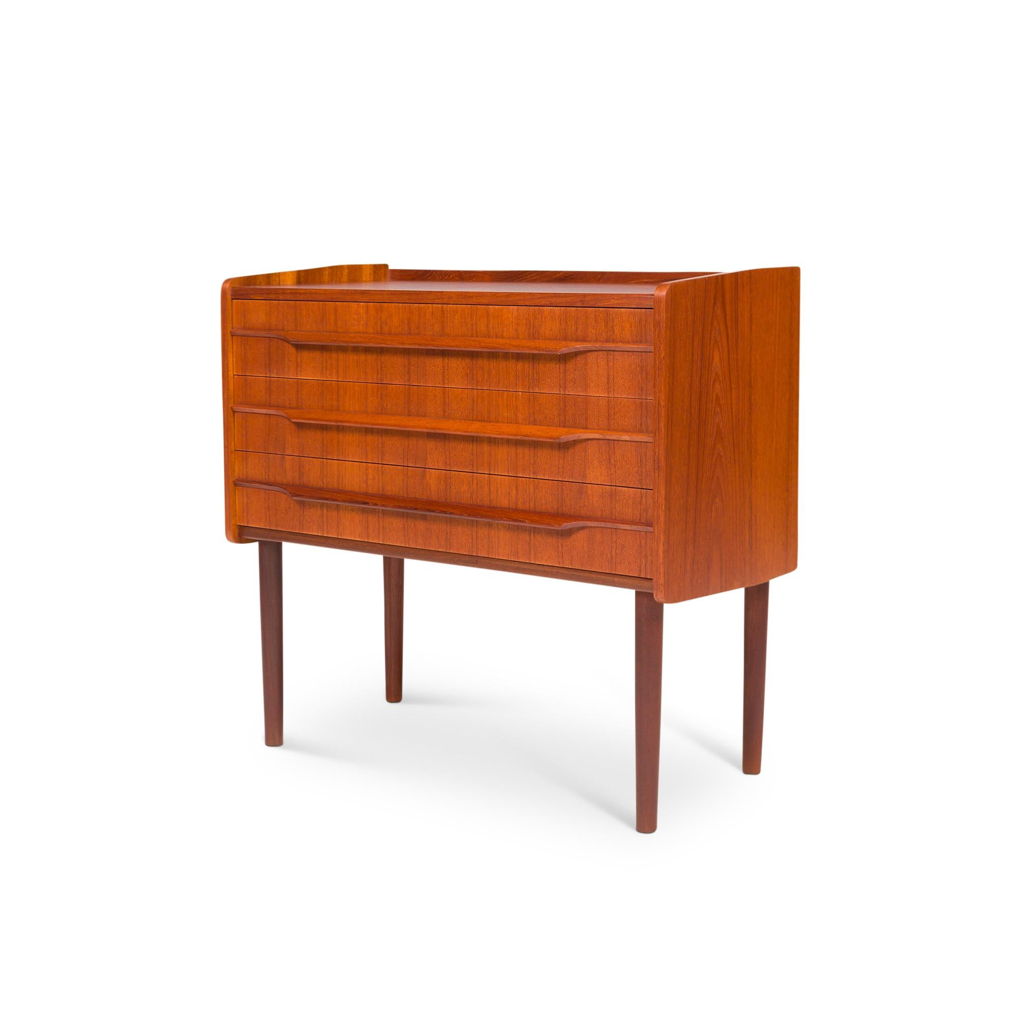 Danish Mid-Century furniture epitomizes Scandinavian design principles with its timeless elegance, functionality, and exceptional craftsmanship. Flourishing in the 1950s and 1960s, it reflects post-war sensibilities of simplicity and connection to