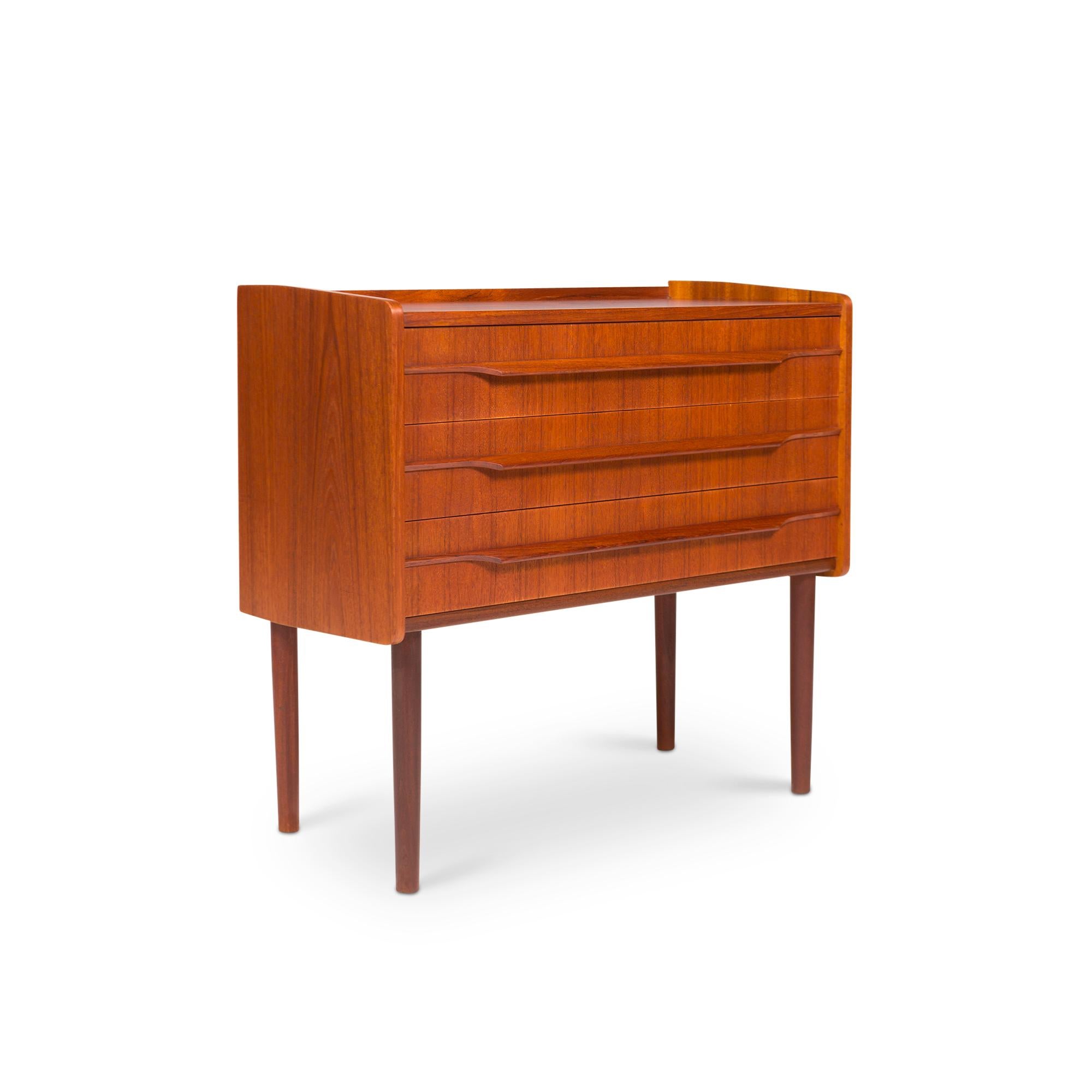 Mid-Century Modern Vintage Danish Mid-Century Teak Chest / Nightstand For Sale