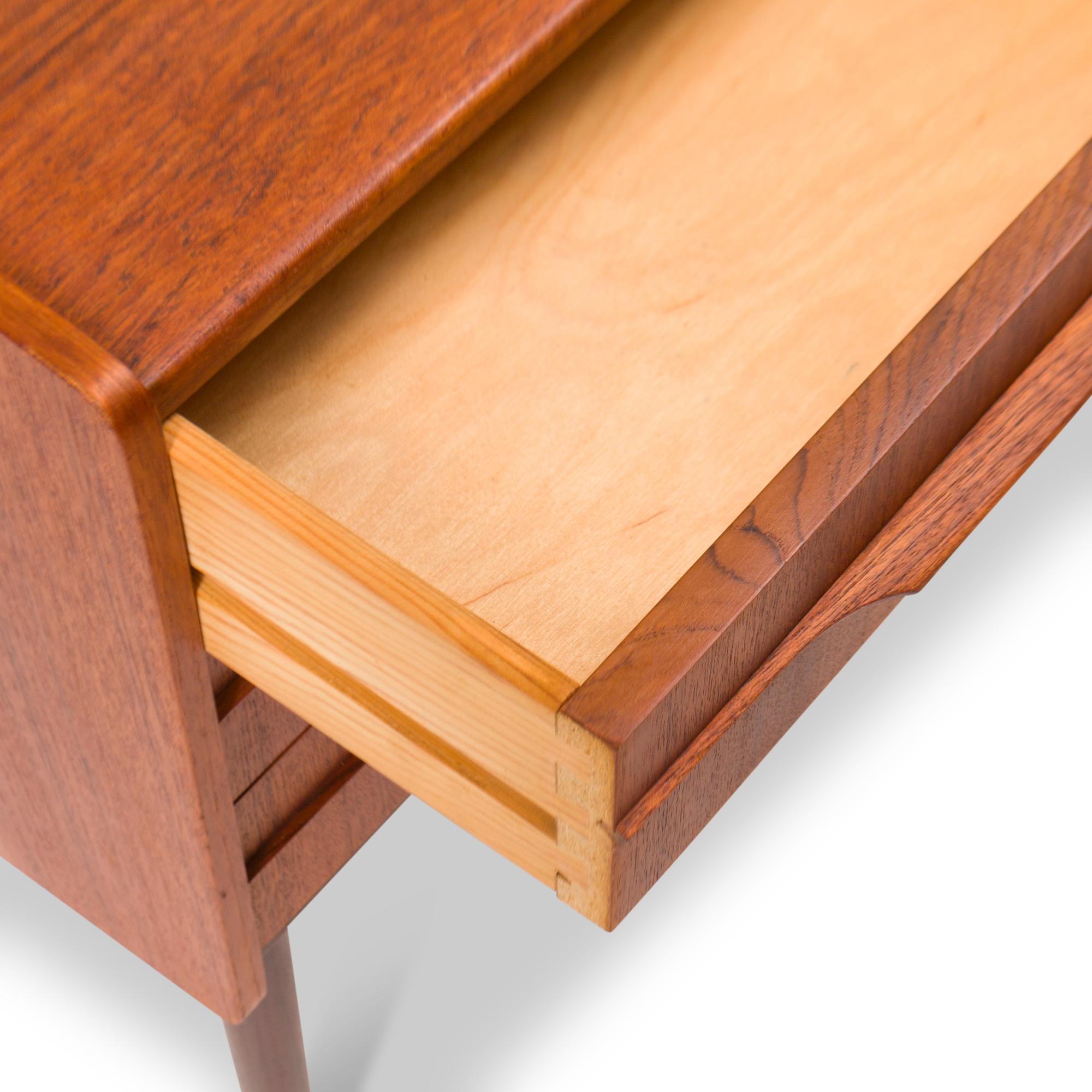 Vintage Danish Mid-Century Teak Chest / Nightstand For Sale 1