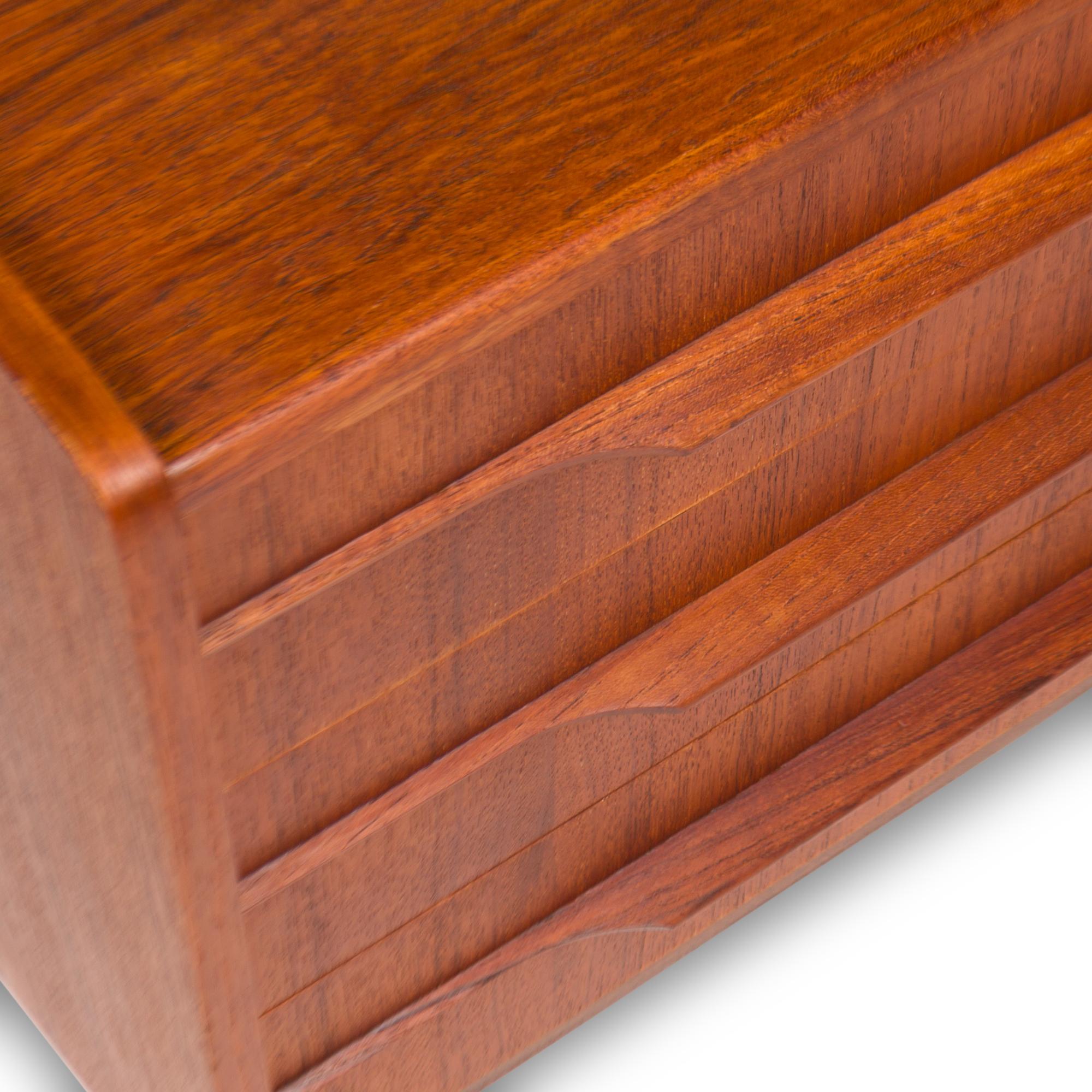 Vintage Danish Mid-Century Teak Chest / Nightstand For Sale 3