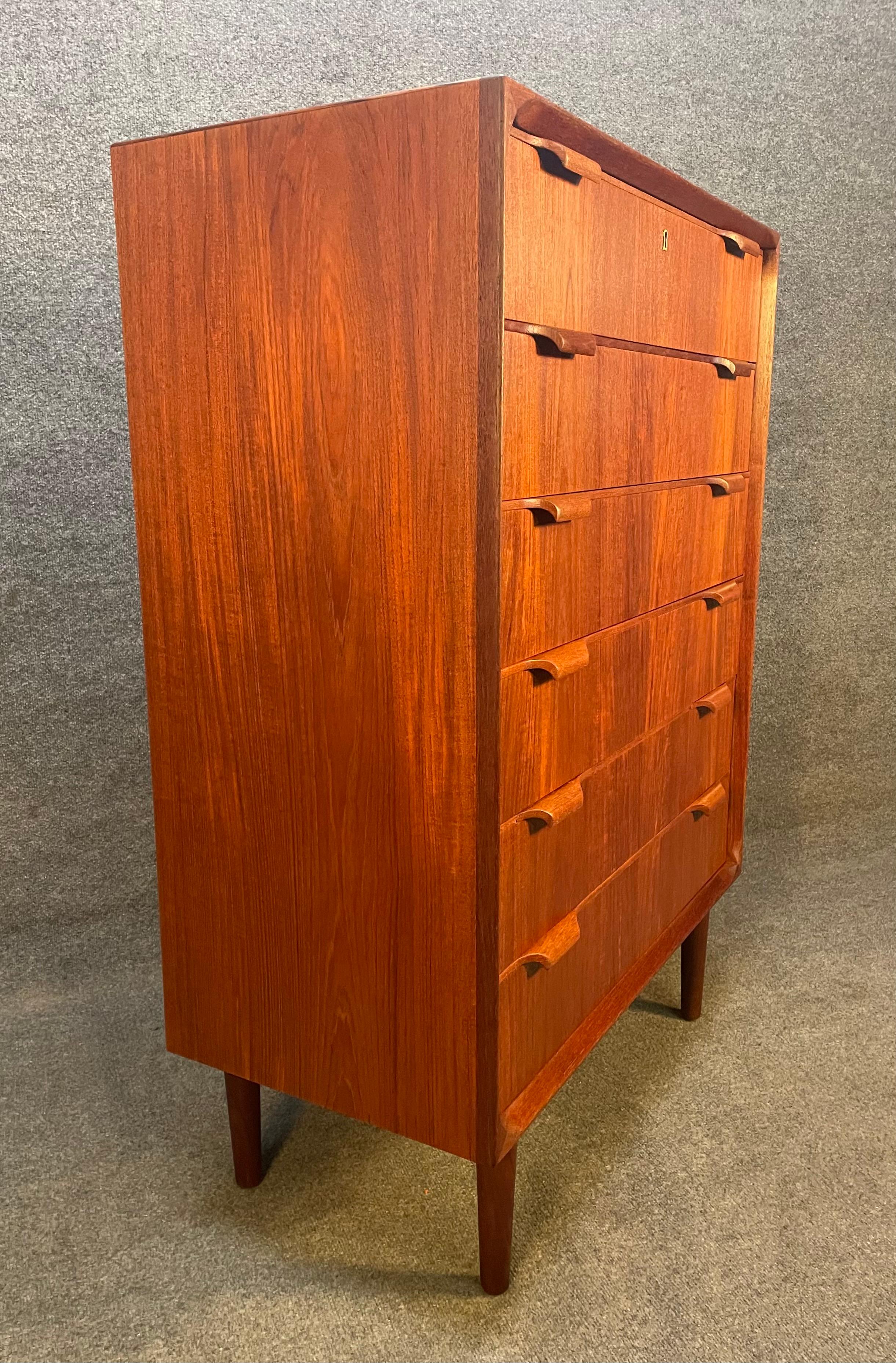 Vintage Danish Mid Century Teak Chest of Drawers Dresser by Bernhard Pedersen In Good Condition In San Marcos, CA