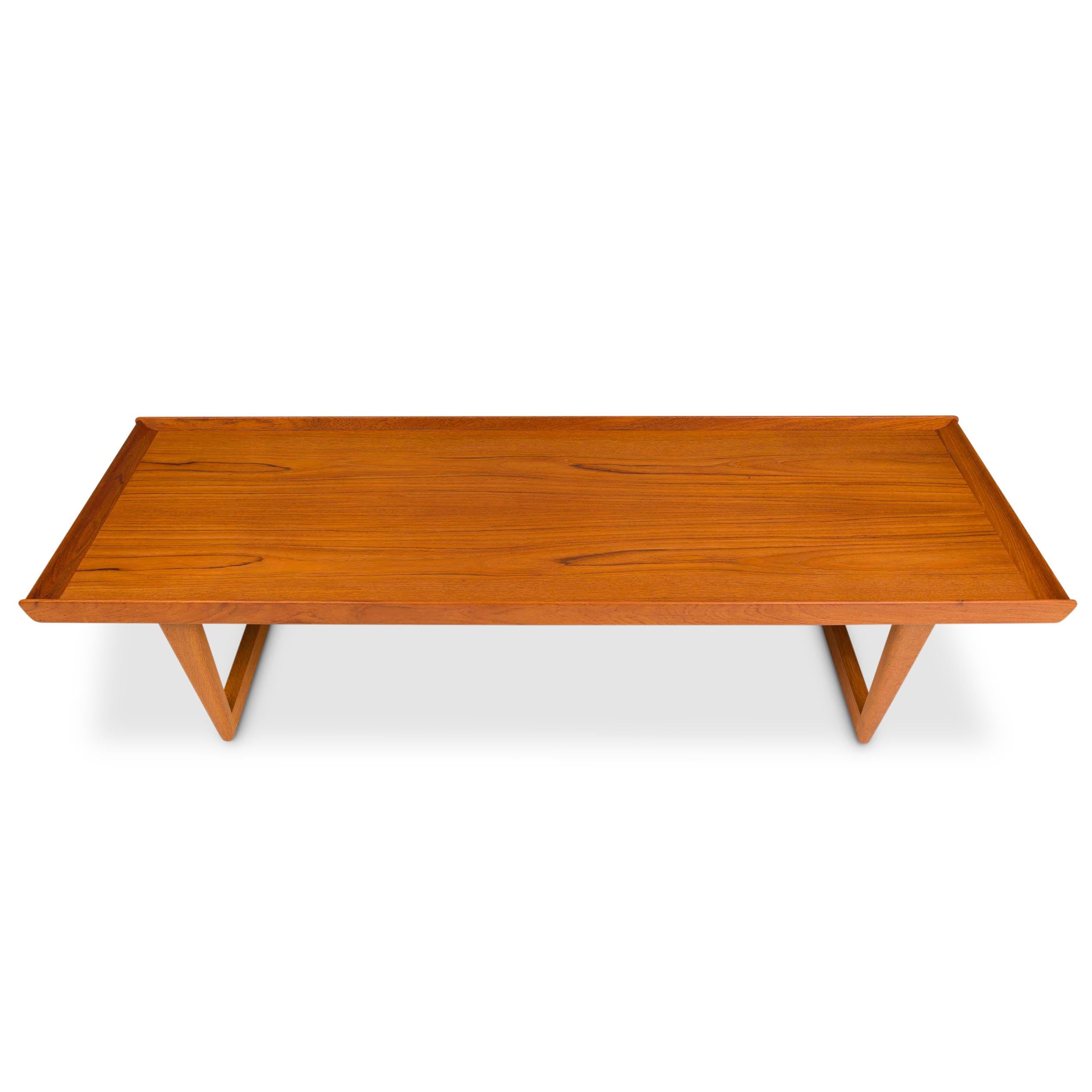 Mid-Century Modern Table basse en teck vintage danoise du milieu du siècle en vente