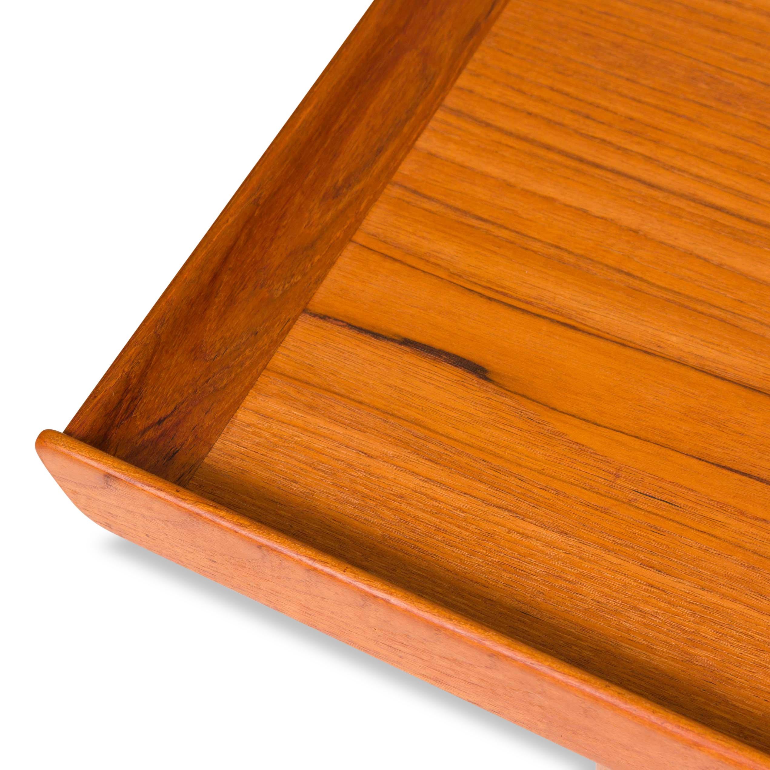 Teak Tavolino danese d'epoca in teak del medio secolo in vendita