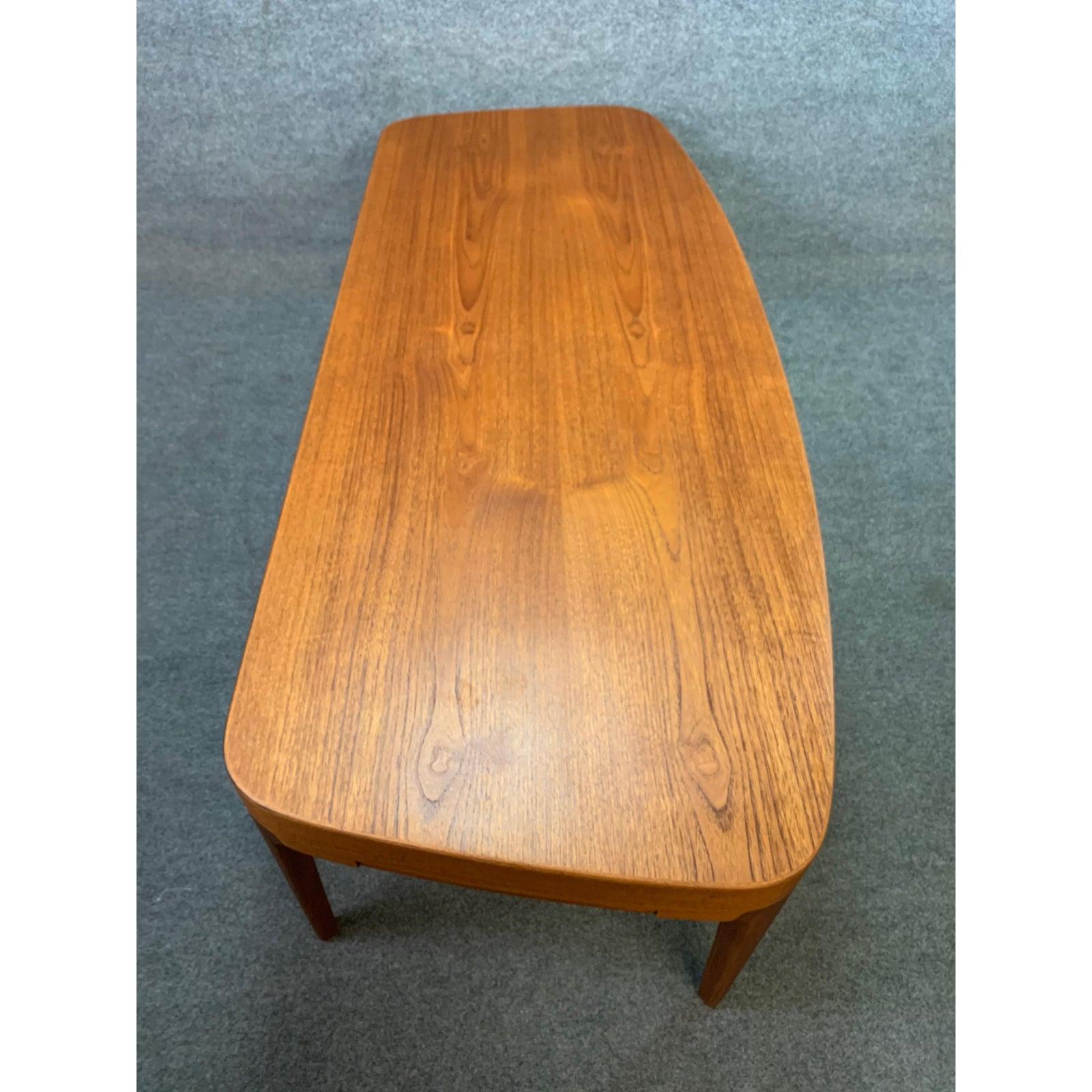 Scandinavian Modern Vintage Danish Midcentury Teak Coffee Table in the Manner of Johannes Andersen For Sale