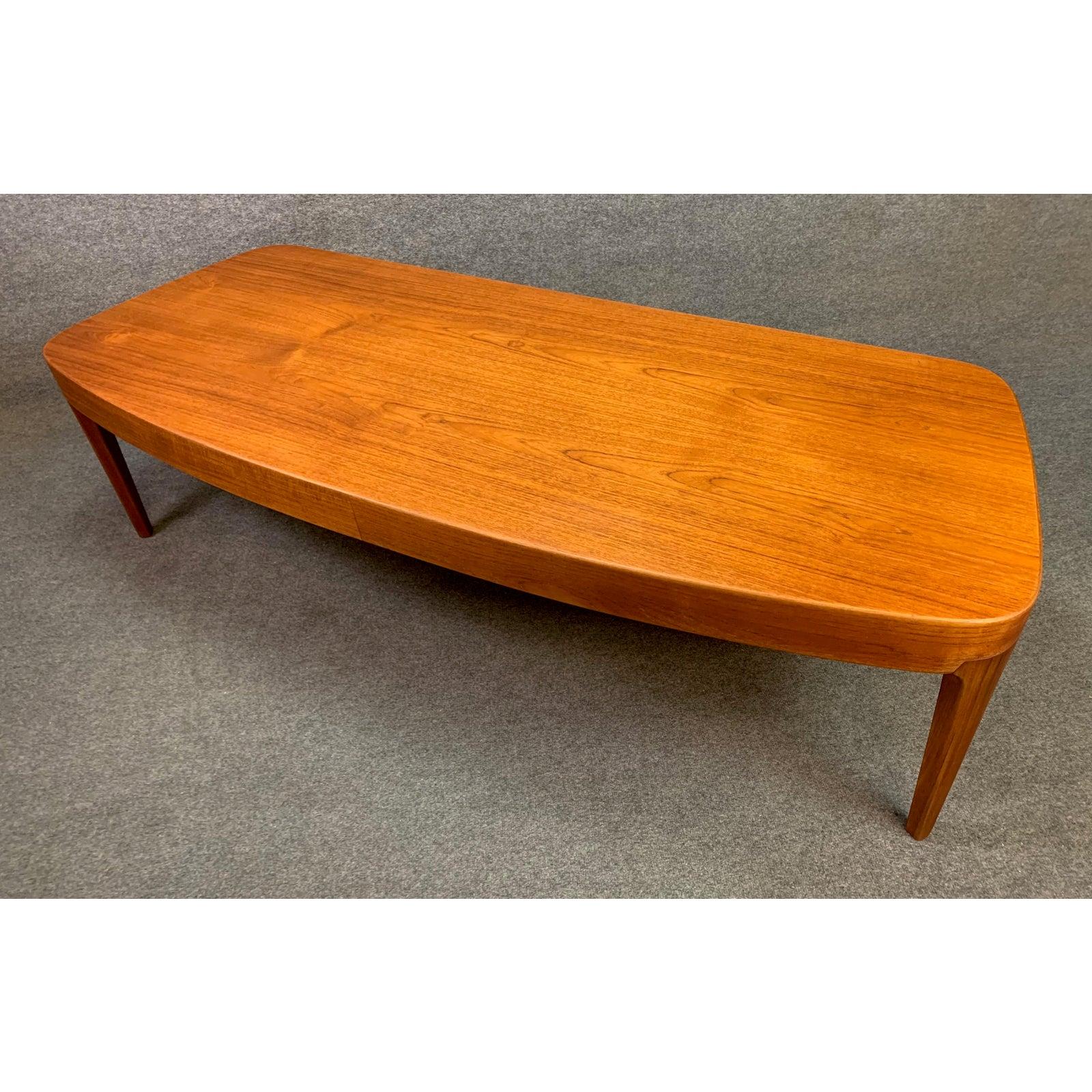 Woodwork Vintage Danish Midcentury Teak Coffee Table in the Manner of Johannes Andersen For Sale