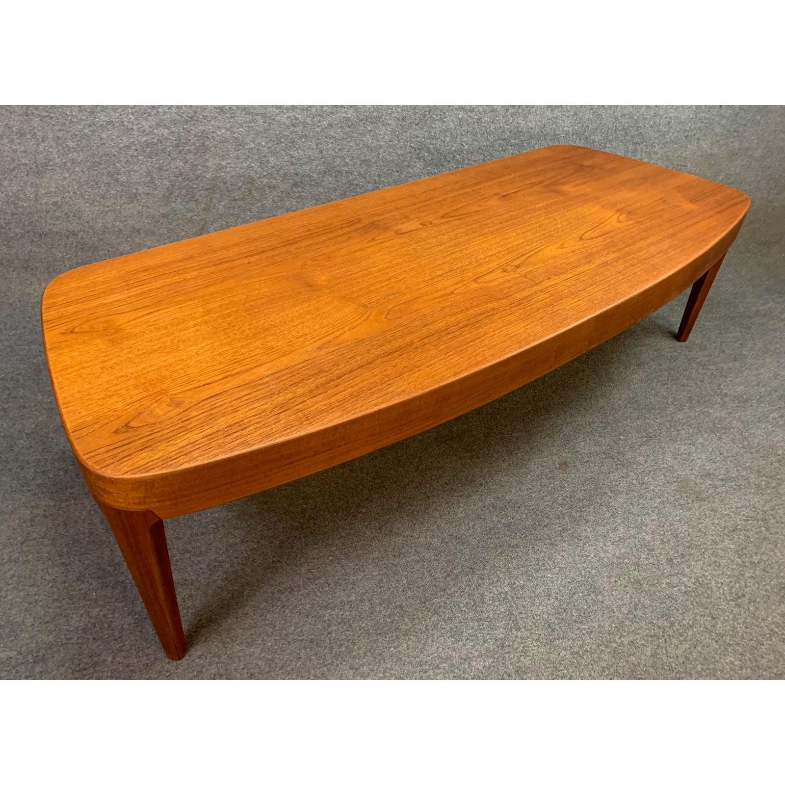 Vintage Danish Midcentury Teak Coffee Table in the Manner of Johannes Andersen For Sale 1