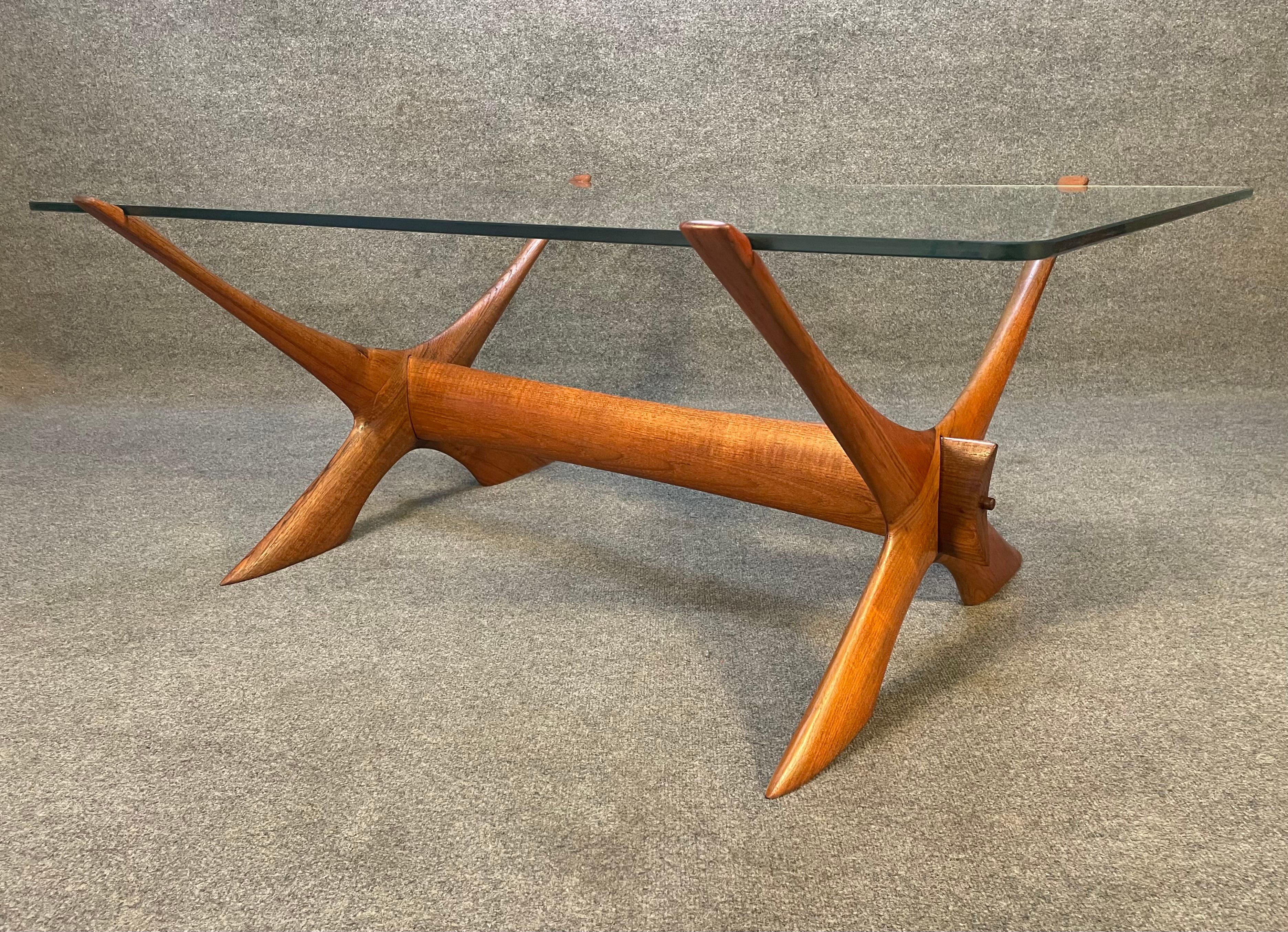 Here is a beautiful scandinavian modern coffee table in teak designed by Fredrik Schriever-Abeln and manufactured by Örebro Glas in Sweden in the 1960's.
This exquisite table, recently imported from Europe to California before its refinishing,