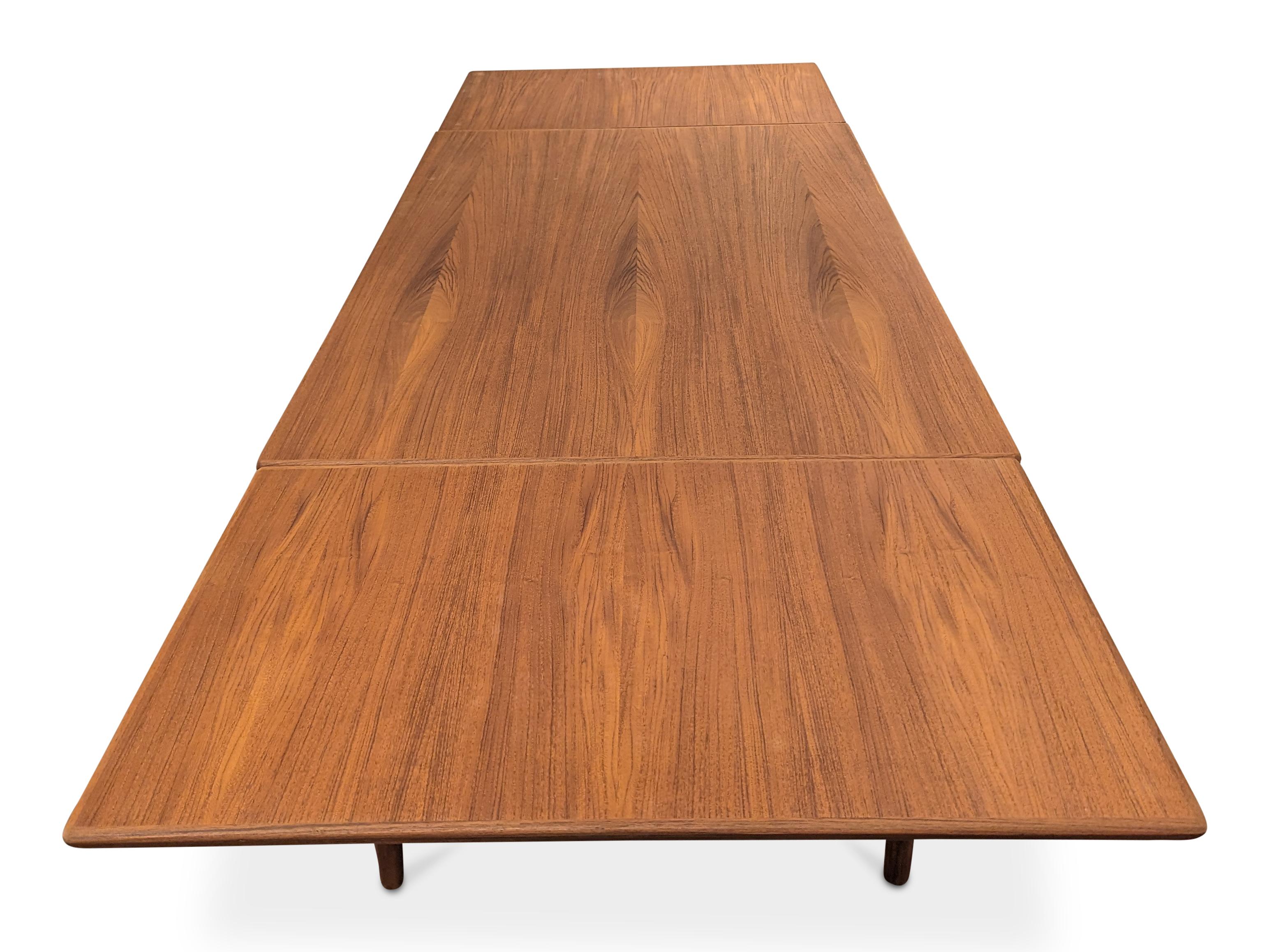 Vintage Danish Mid Century Teak Dining Table w 2 Hidden Leaves - 022461 In Good Condition In Jersey City, NJ