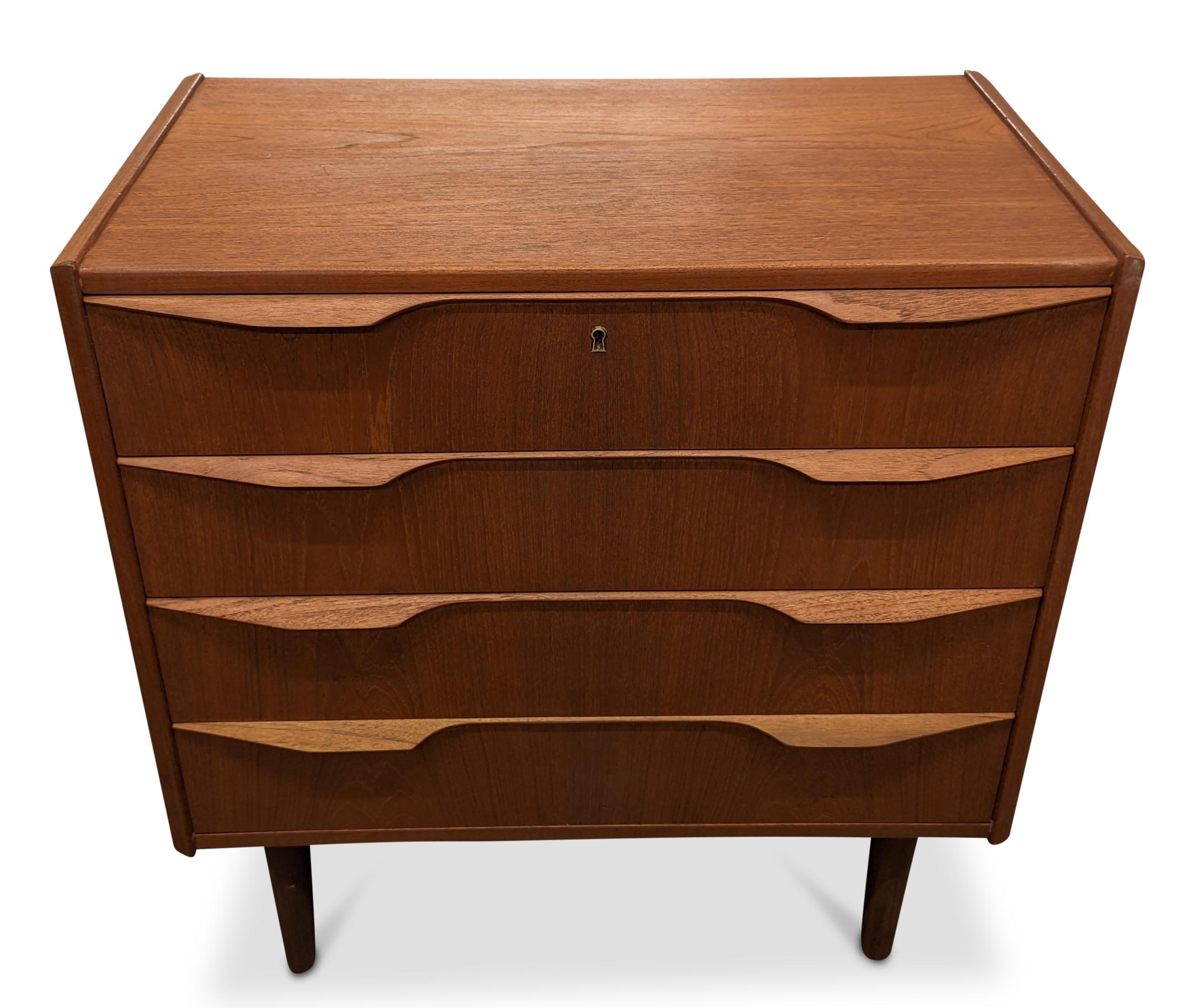 Mid-20th Century Vintage Danish Midcentury Teak Dresser, 062340