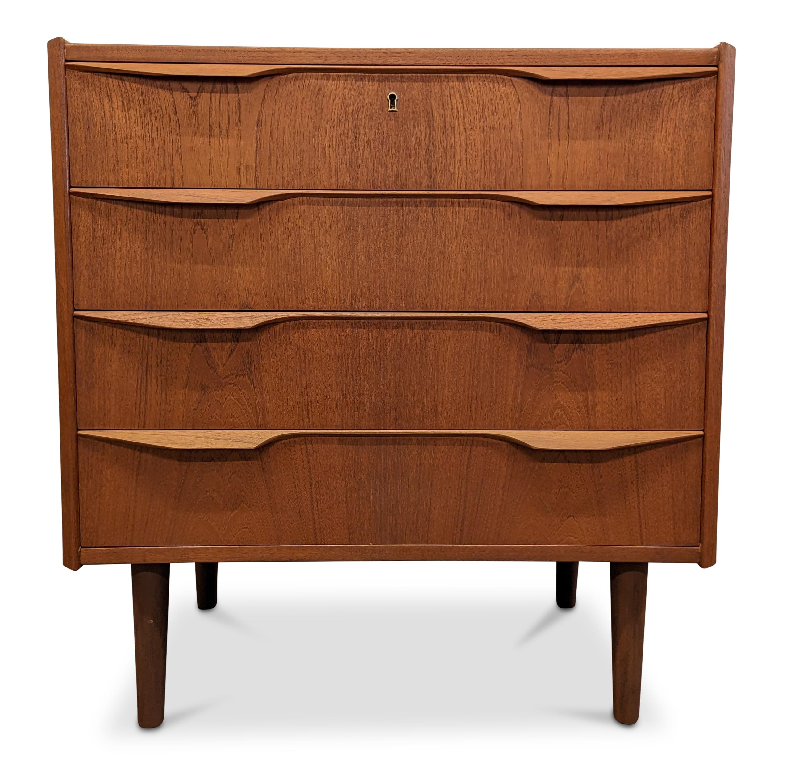Vintage Danish Midcentury Teak Dresser, 062340 3