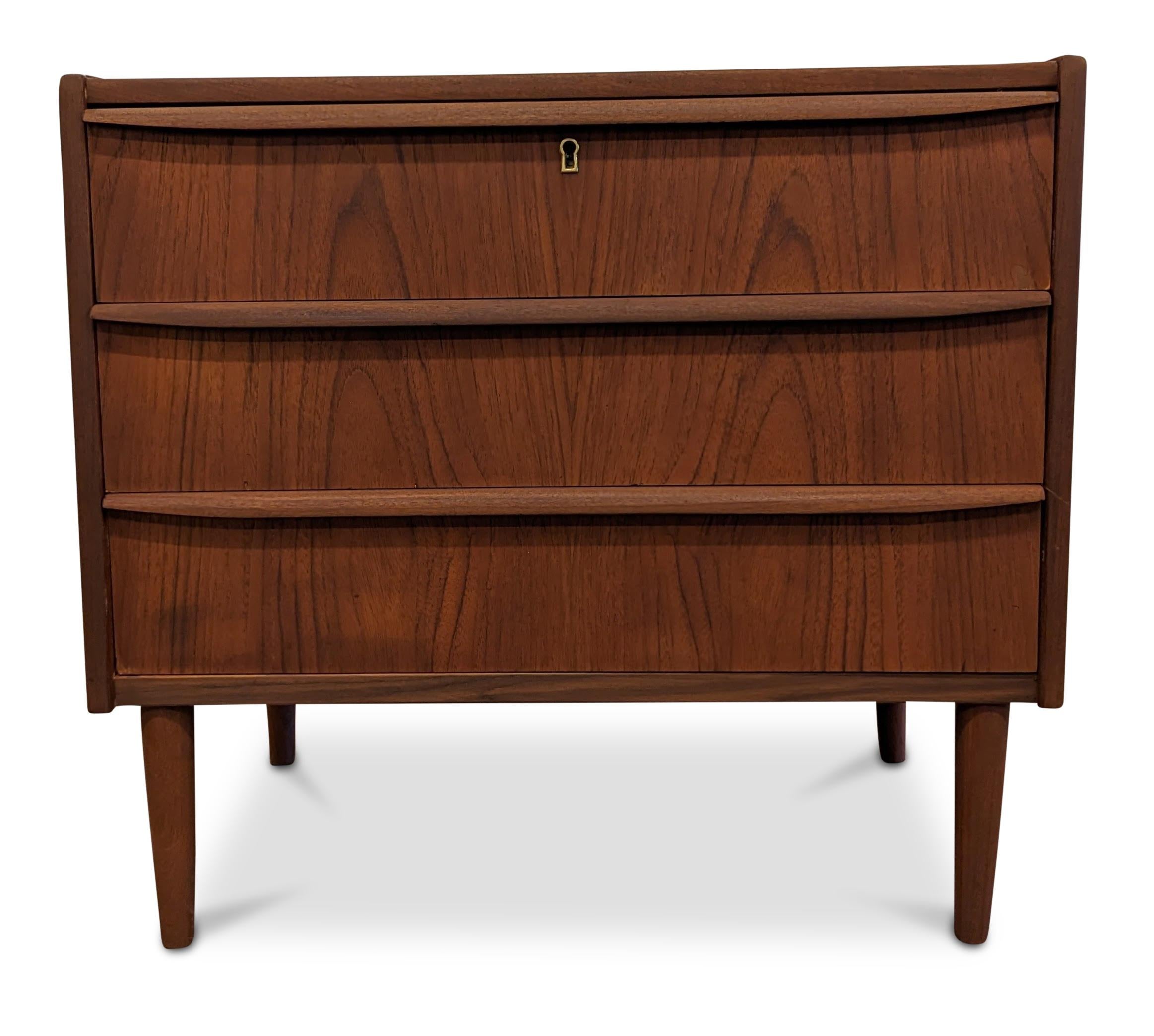 Mid-20th Century Vintage Danish Midcentury Teak Dresser - 062341