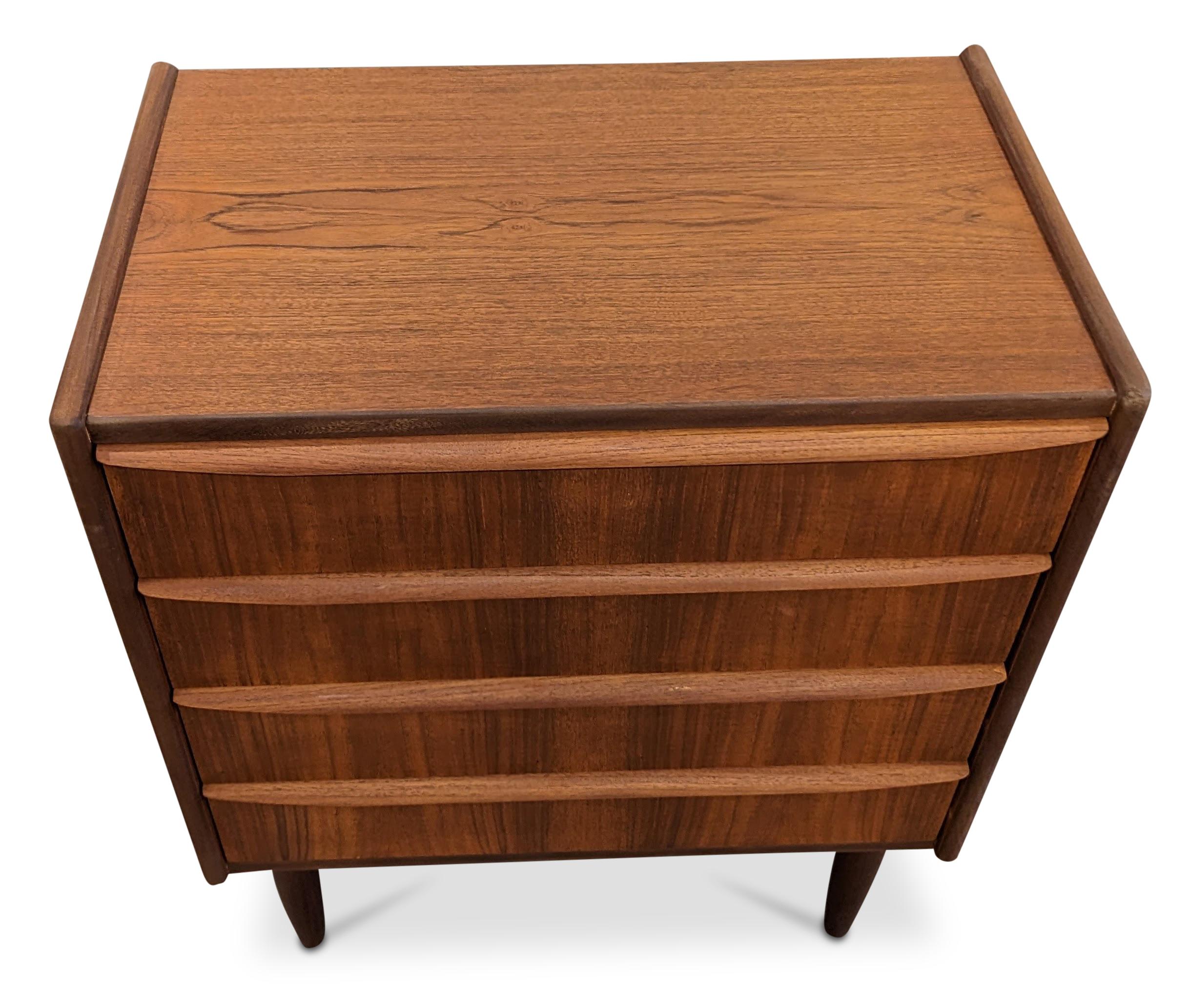Mid-Century Modern Vintage Danish Midcentury Teak Dresser, 062353